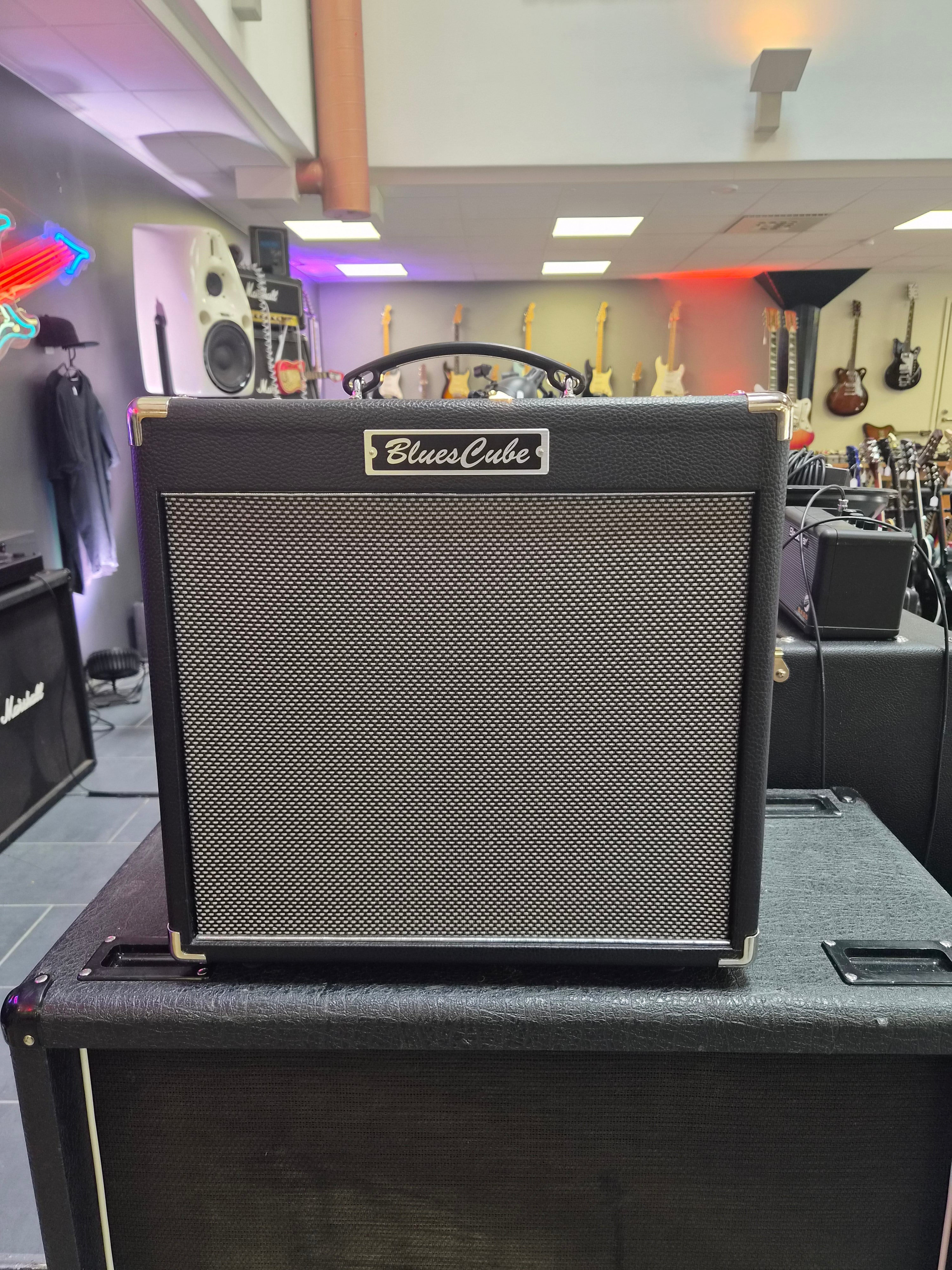 ローランド ブルースキューブ ホット – Tonefest Guitar Gallery