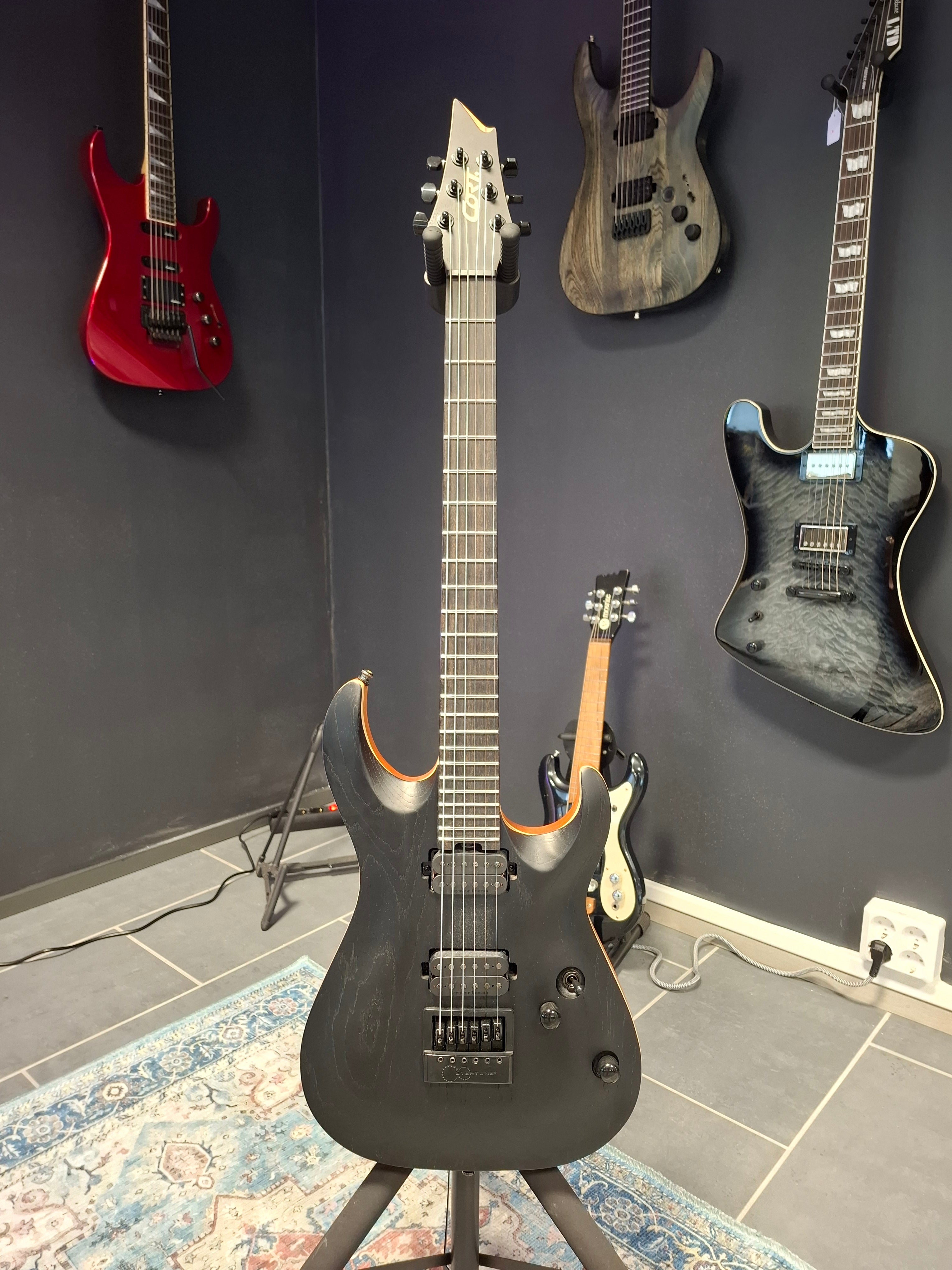Cort KX700 Evertune Open Pore Black – Tonefest Guitar Gallery