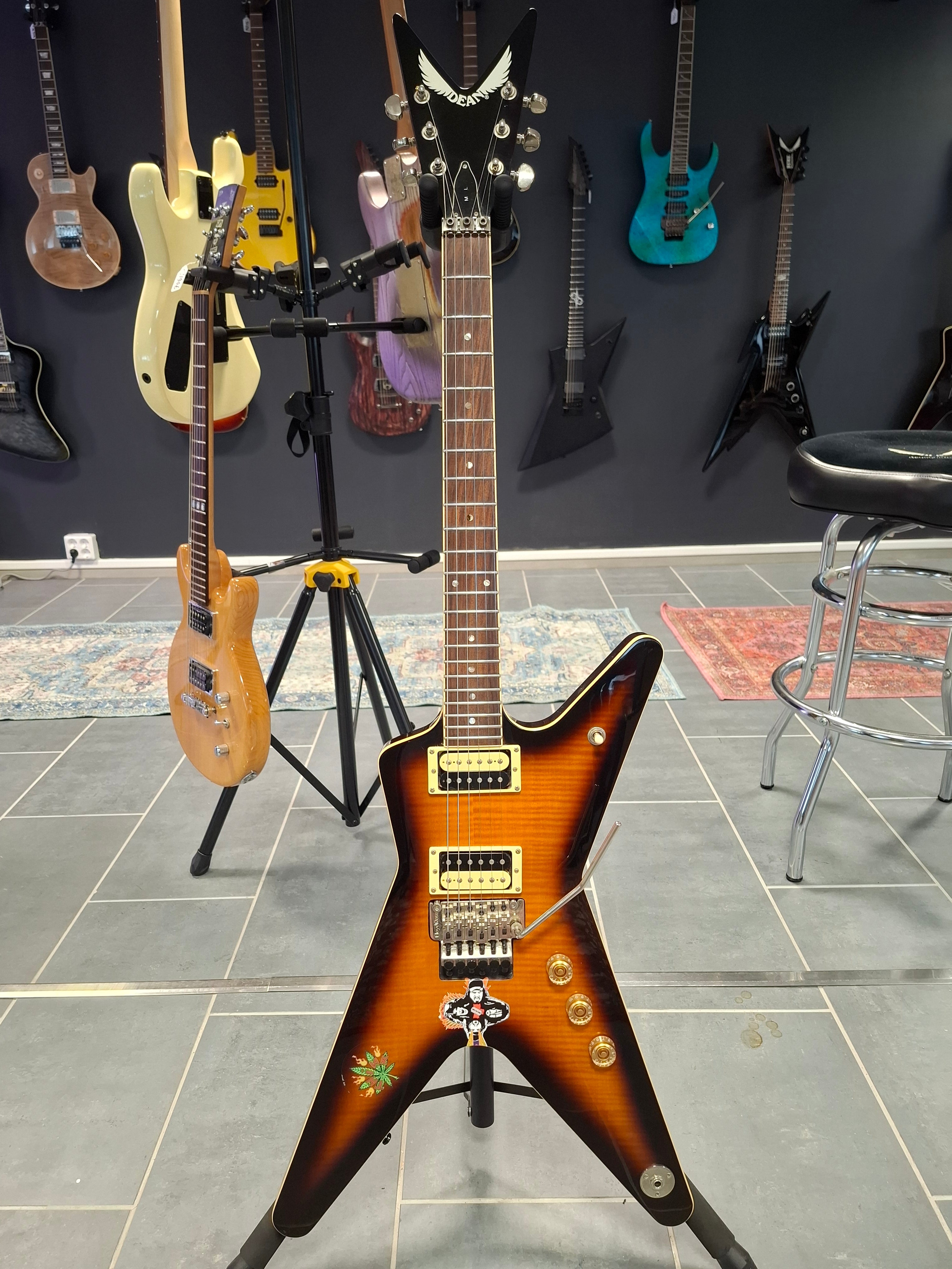 Dean ML 79 Floyd Trans Brazilia Burst Korea – Tonefest Guitar Gallery
