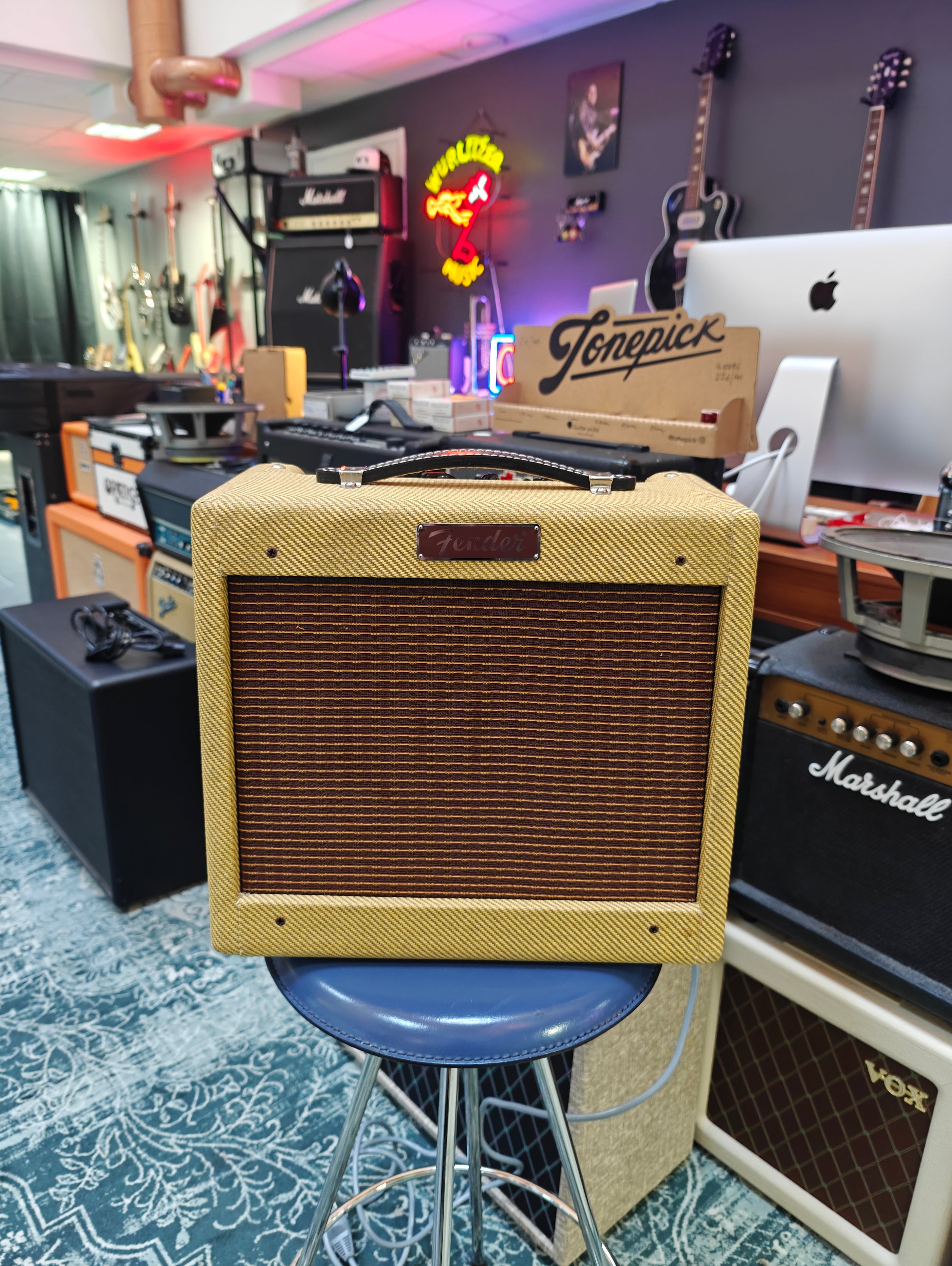 フェンダー ブロンコ アンプ アメリカ製 – Tonefest Guitar Gallery