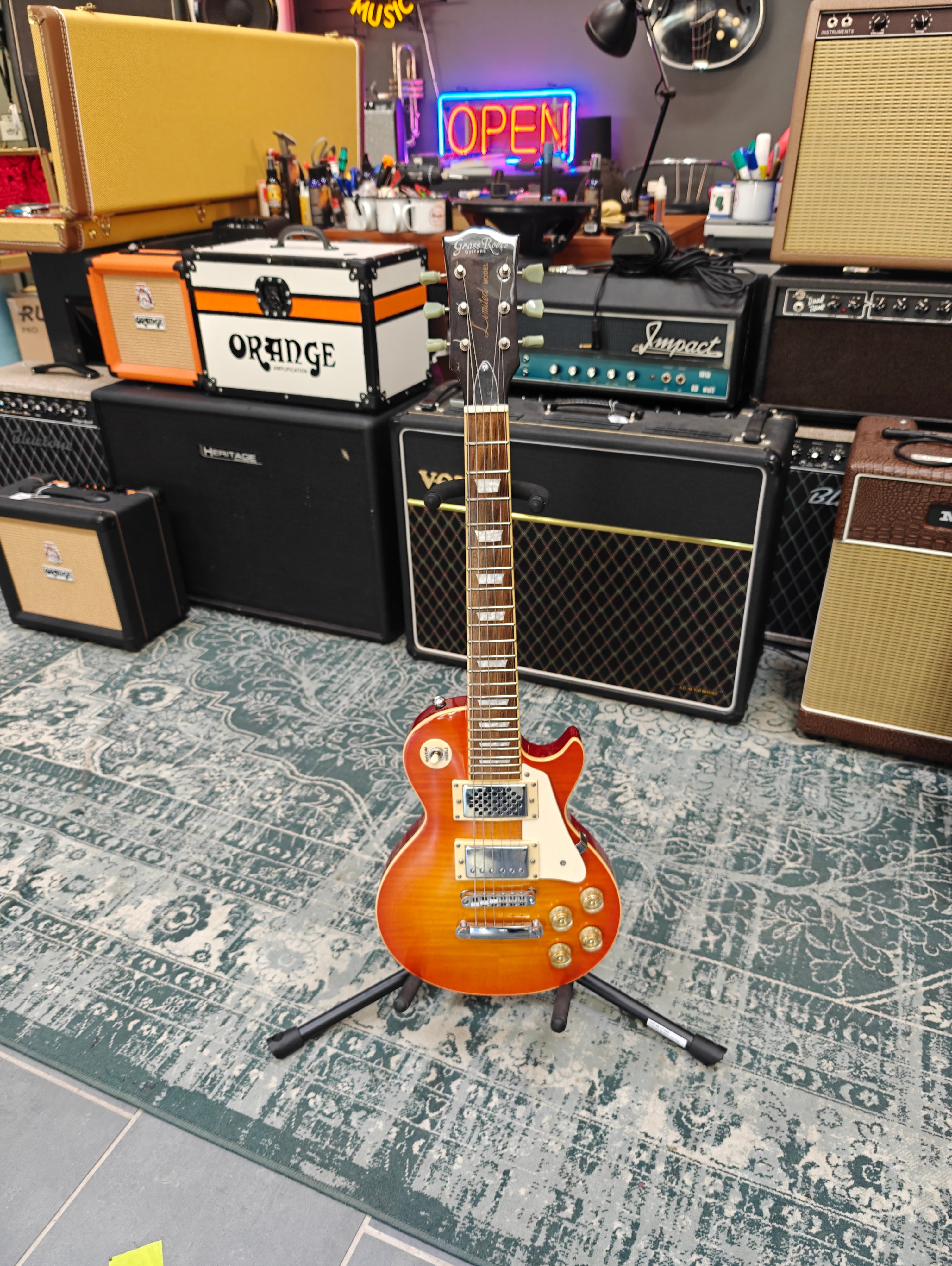 GrassRoots Limited Model Short Scale Amp Guitar – Tonefest Guitar 