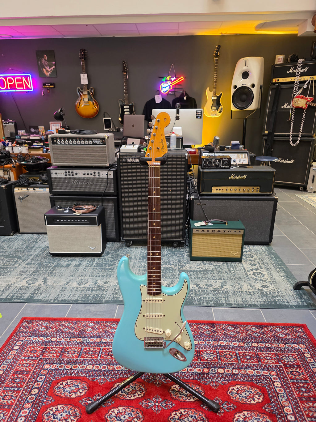 Beautiful Strats Fender Stratocaster 1964 Pre-CBS Refin Daphne Blue – Tonefest Guitar ...