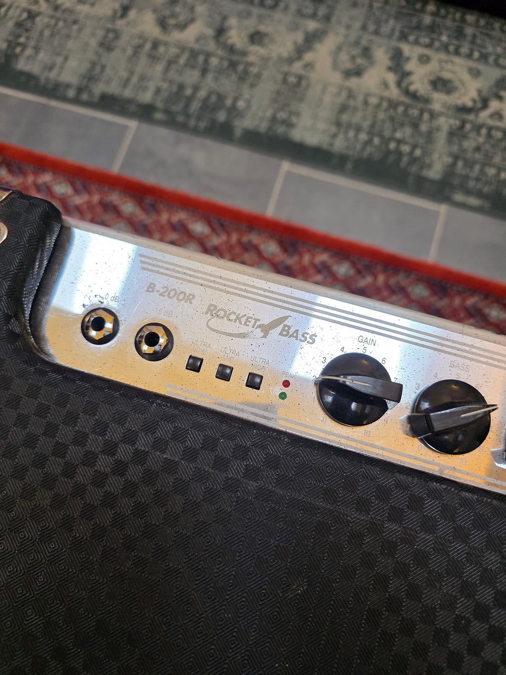 Ampeg B-200R