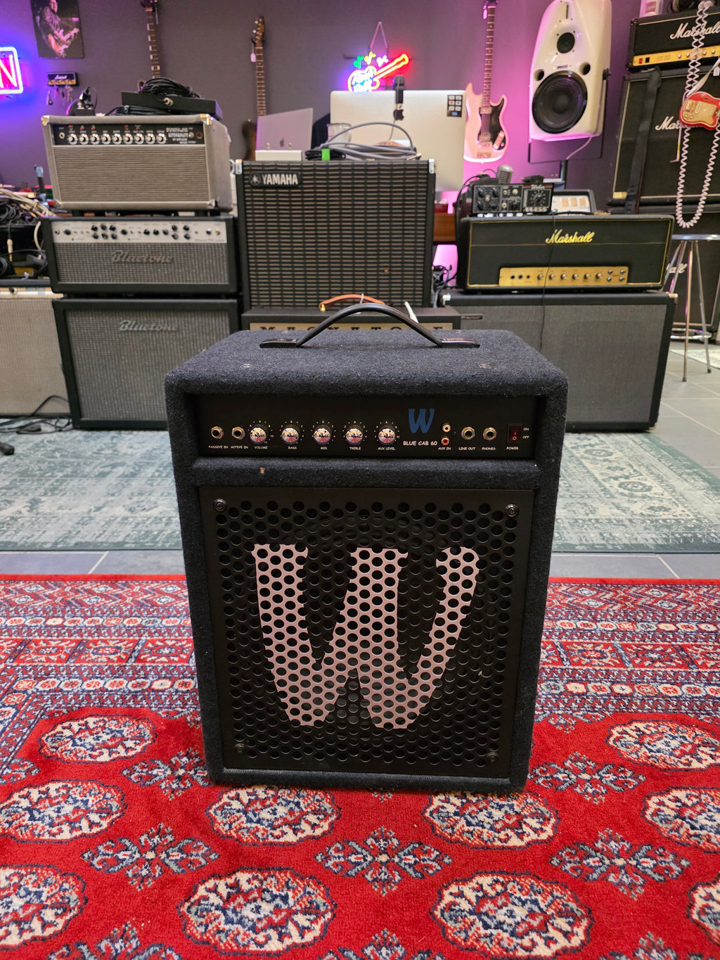Warwick Blue Cab 60