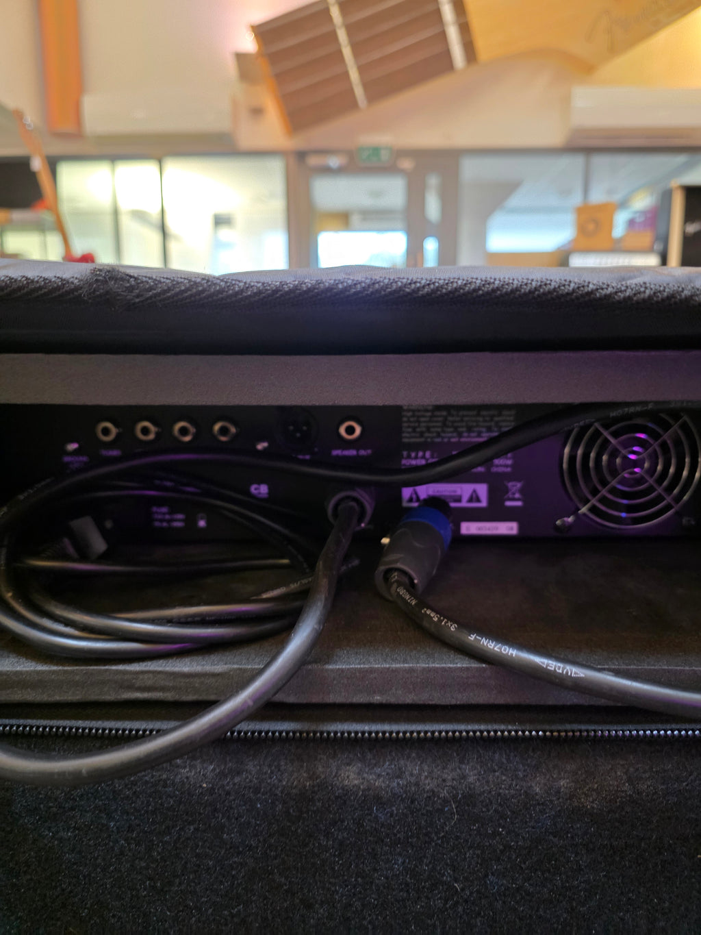 Warwick Pro Fet 3.3 w/ Warwick 4x10" Cabinet