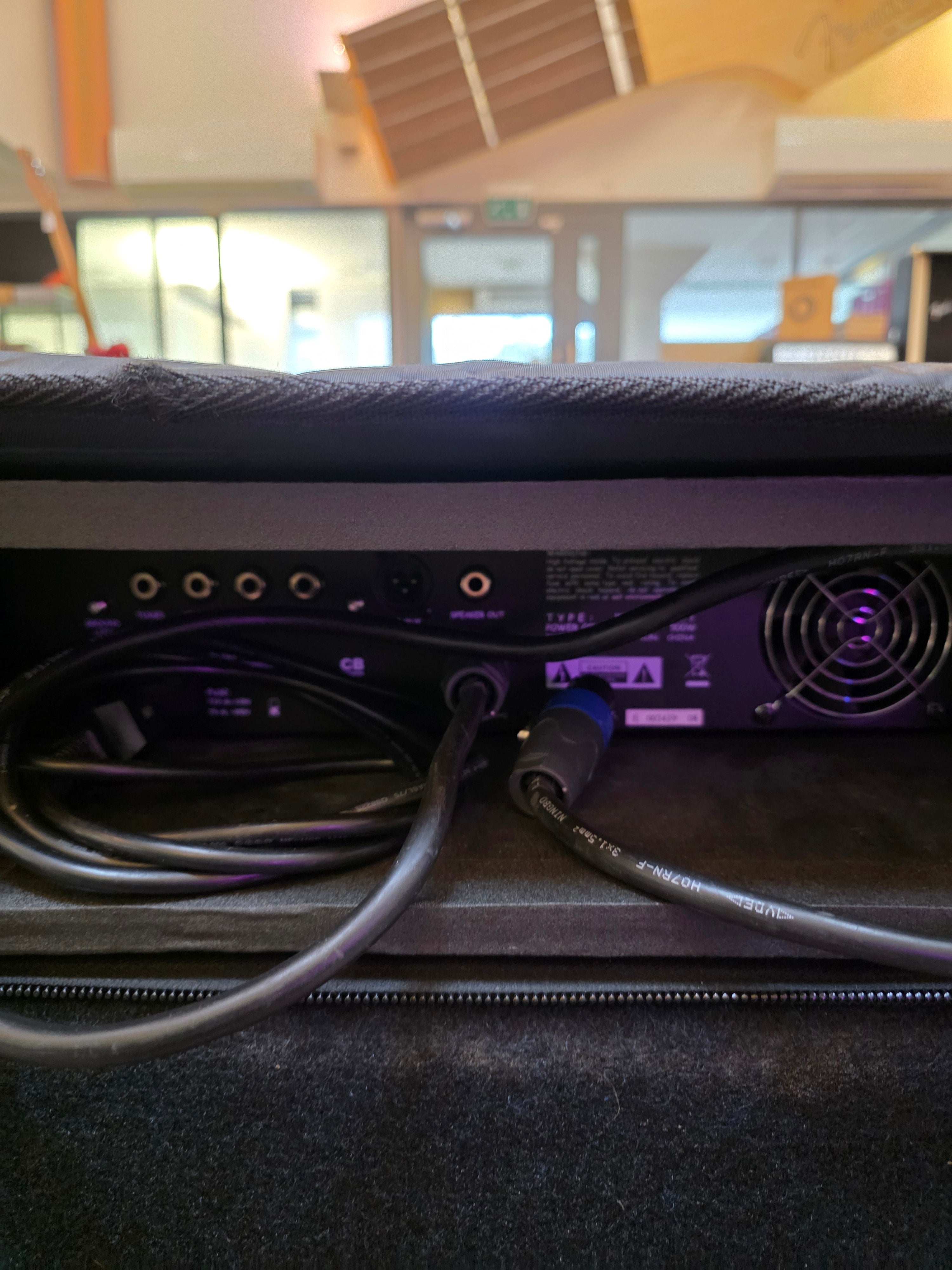 Warwick Pro Fet 3.3 w/ Warwick 4x10" Cabinet