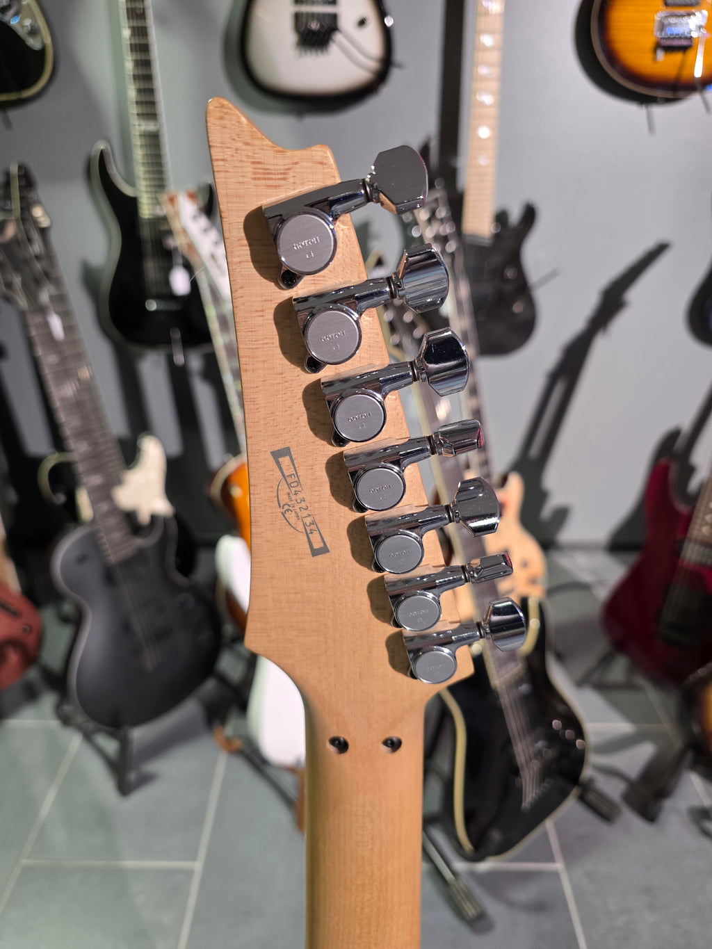 Ibanez UV777P