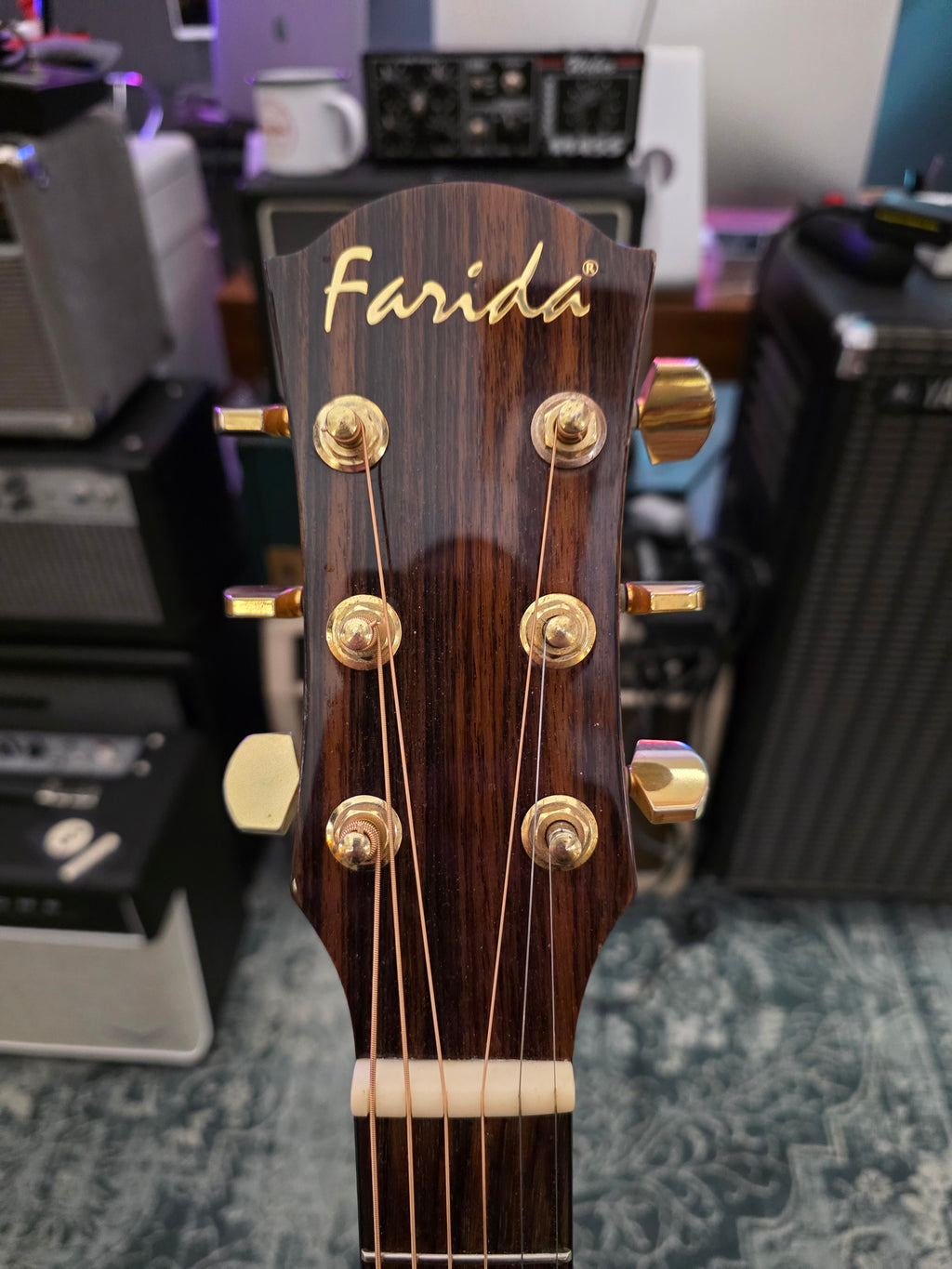 Farida J-52 CENA