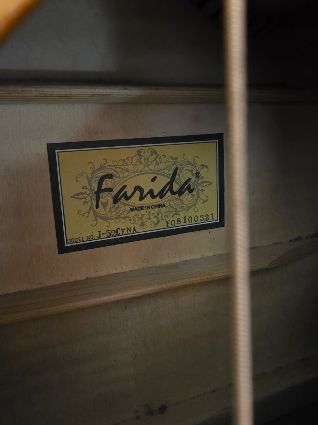 Farida J-52 CENA