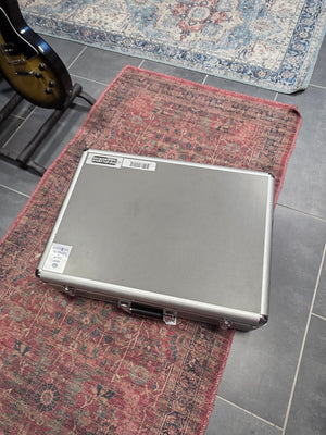 Pedaltrain 1 Pedalboard w/ Hard Case w/ Voodoo Lab Pedal Power 2 Plus