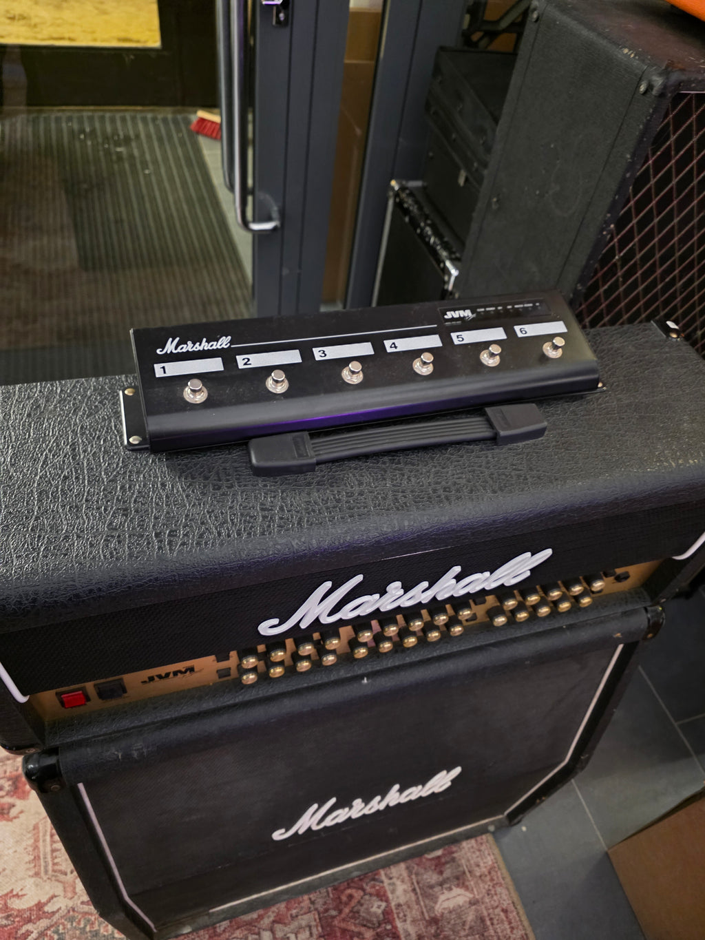 Marshall JVM410H w/ Marshall JCM 800 1960A 4x12" Cab