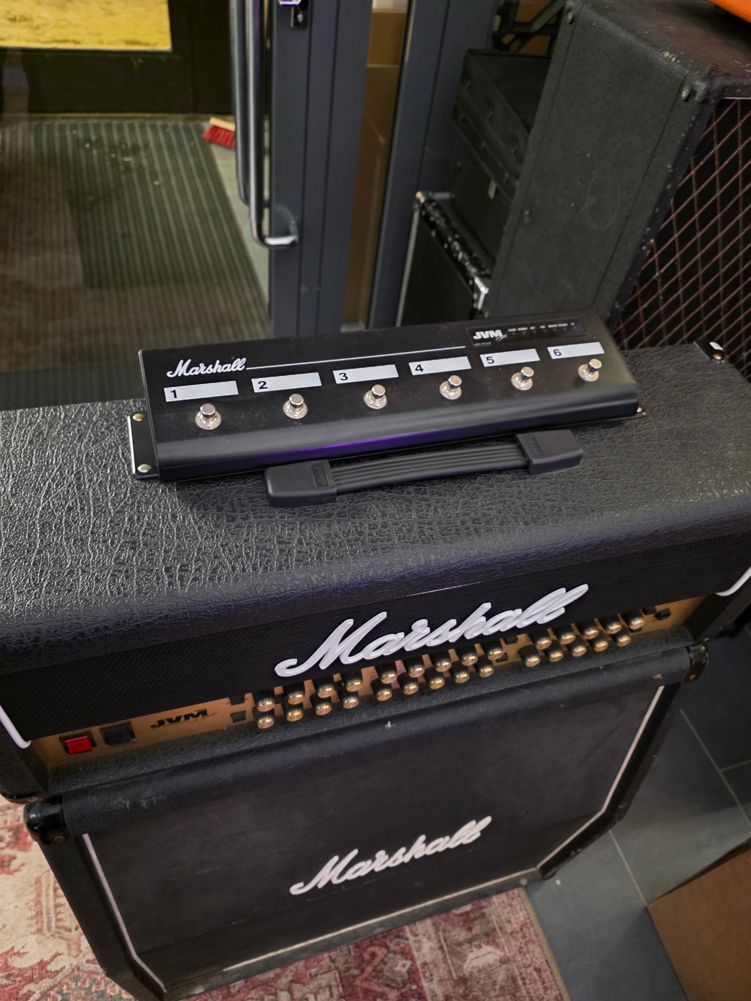 Marshall JVM410H w/ Marshall JCM 800 1960A 4x12" Cab