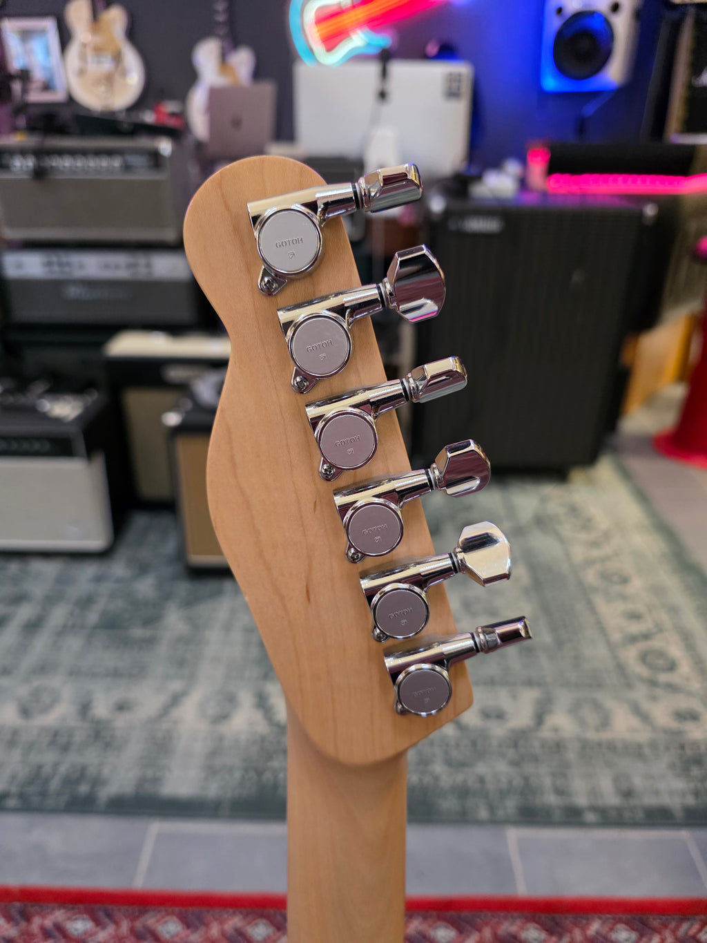 Halla by Aarni Custom Tele-style