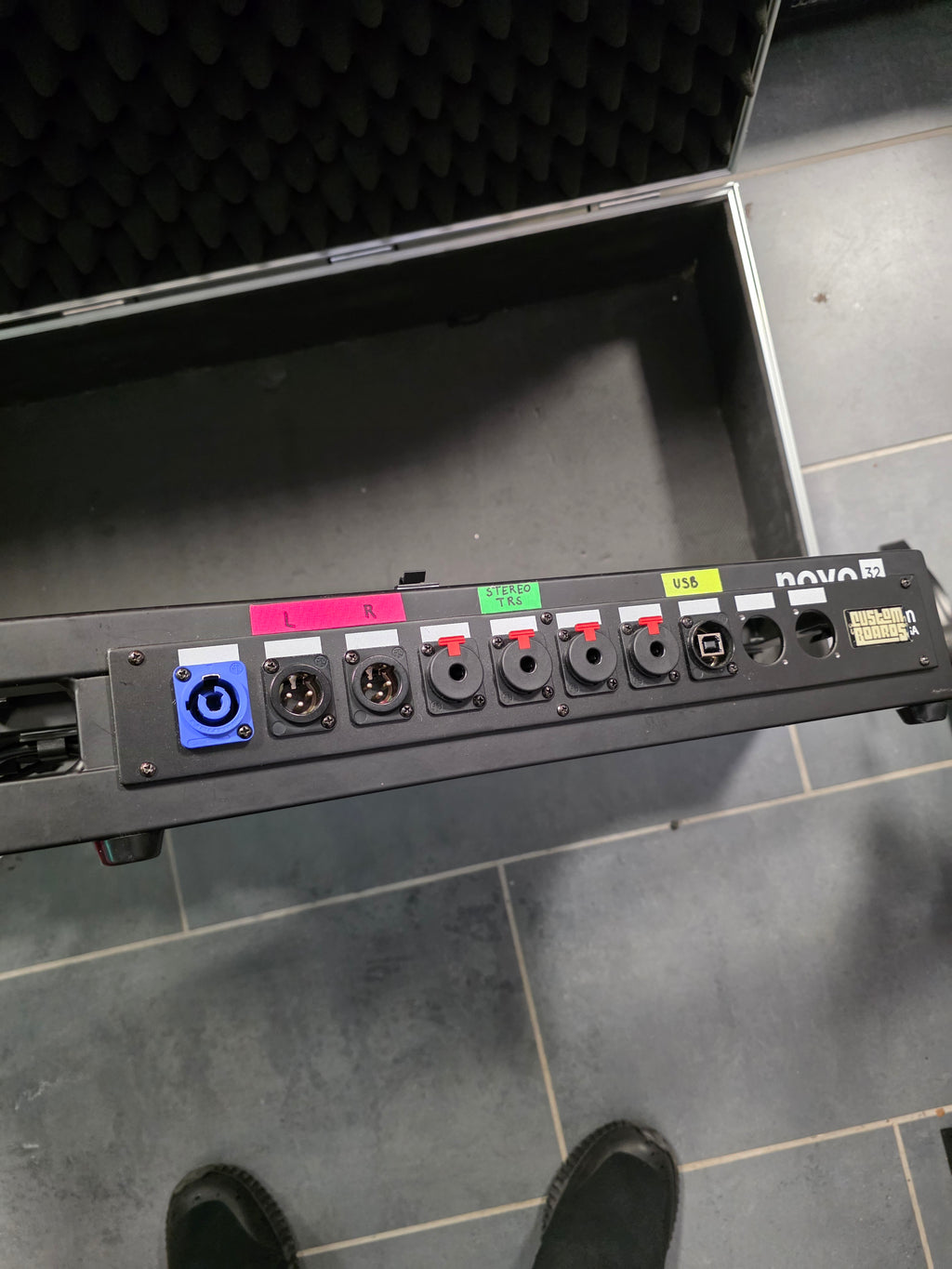 Pedaltrain Novo 32 (hard case, patch panel)