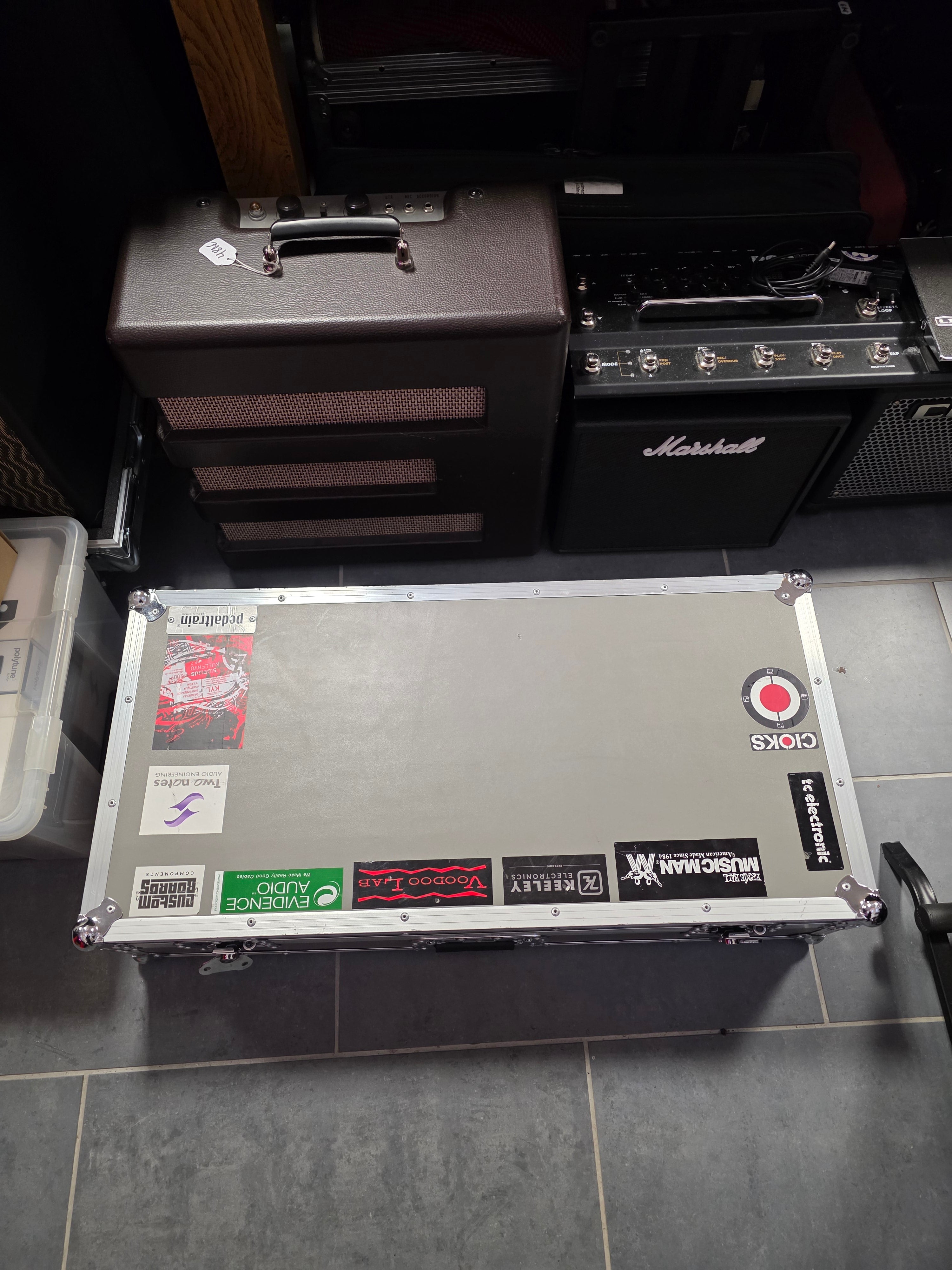 Pedaltrain Novo 32 (hard case, patch panel)