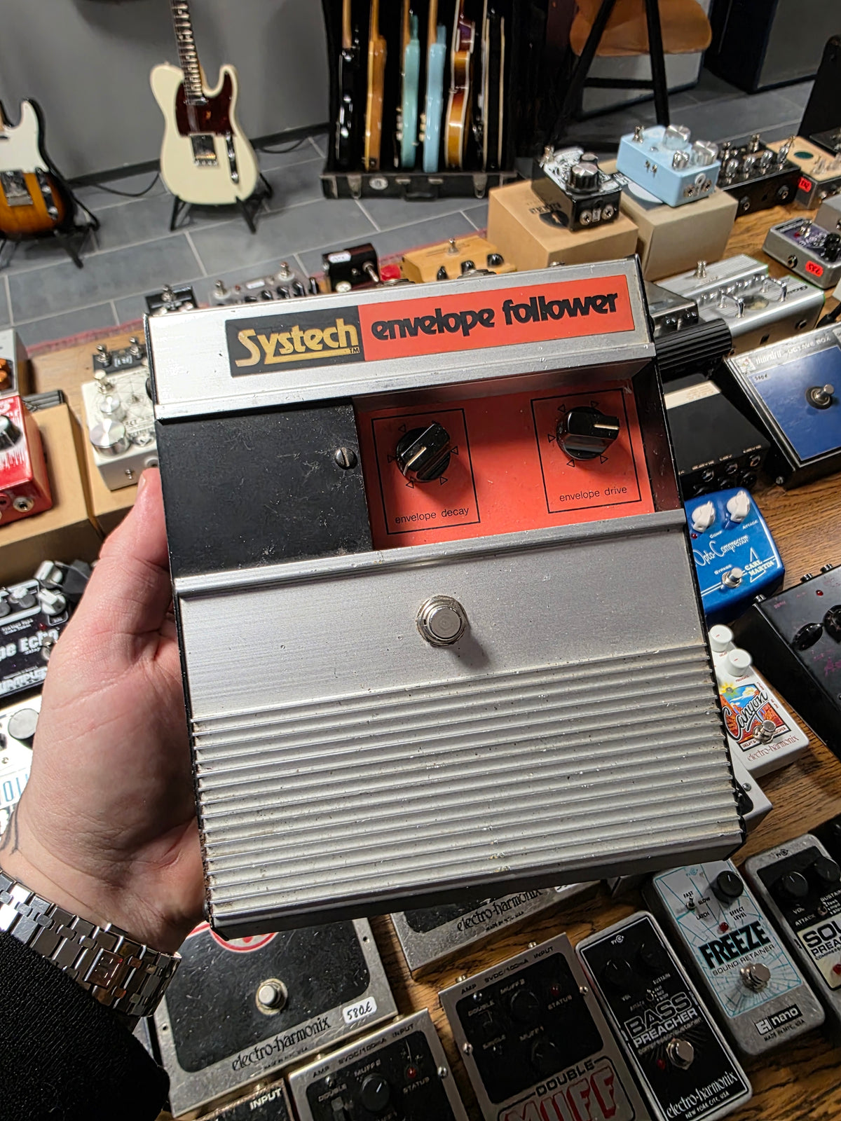 envelope follower pedal Systech 1976 Inaugural Underberg Gran Fondo Brand_Zoom Color:White/Red analyzing the volume of