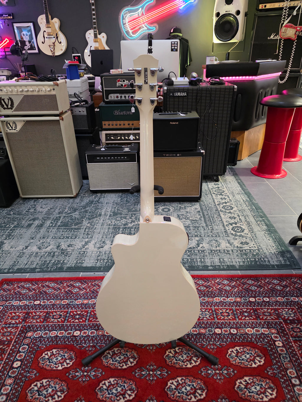 Yamaha APX600 Vintage White