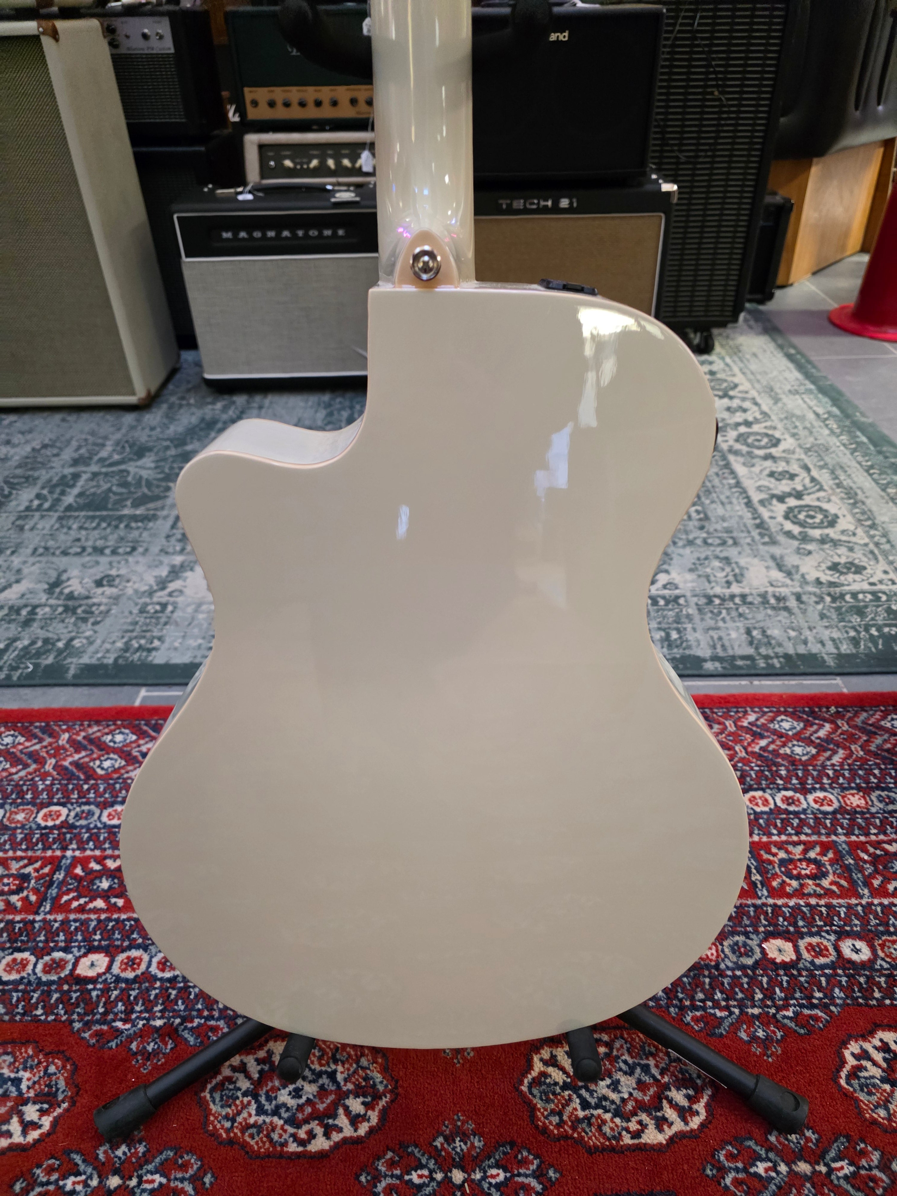 Yamaha APX600 Vintage White