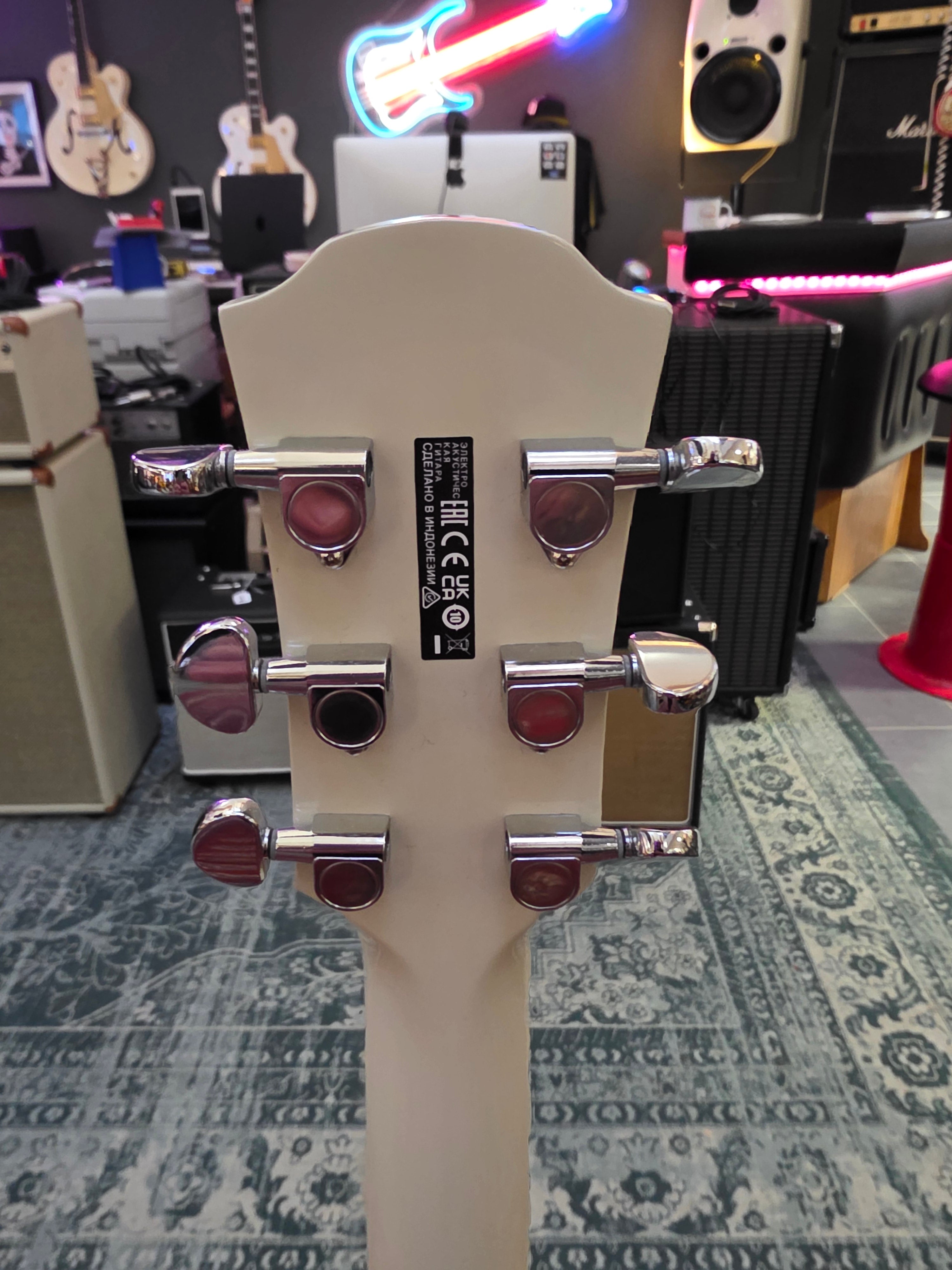 Yamaha APX600 Vintage White