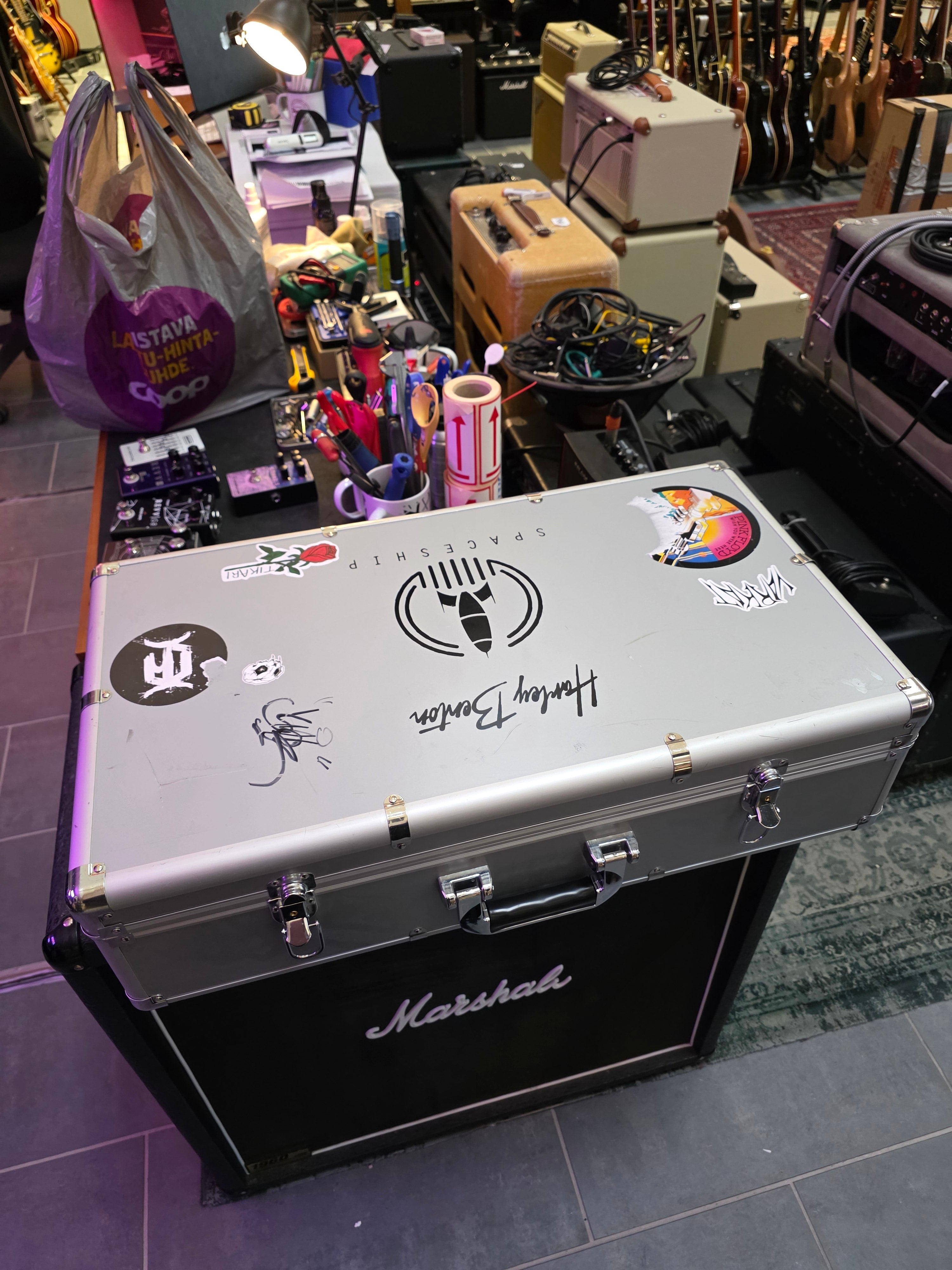 Harley Benton Spaceship 60 w/ Mooer Macropower S8