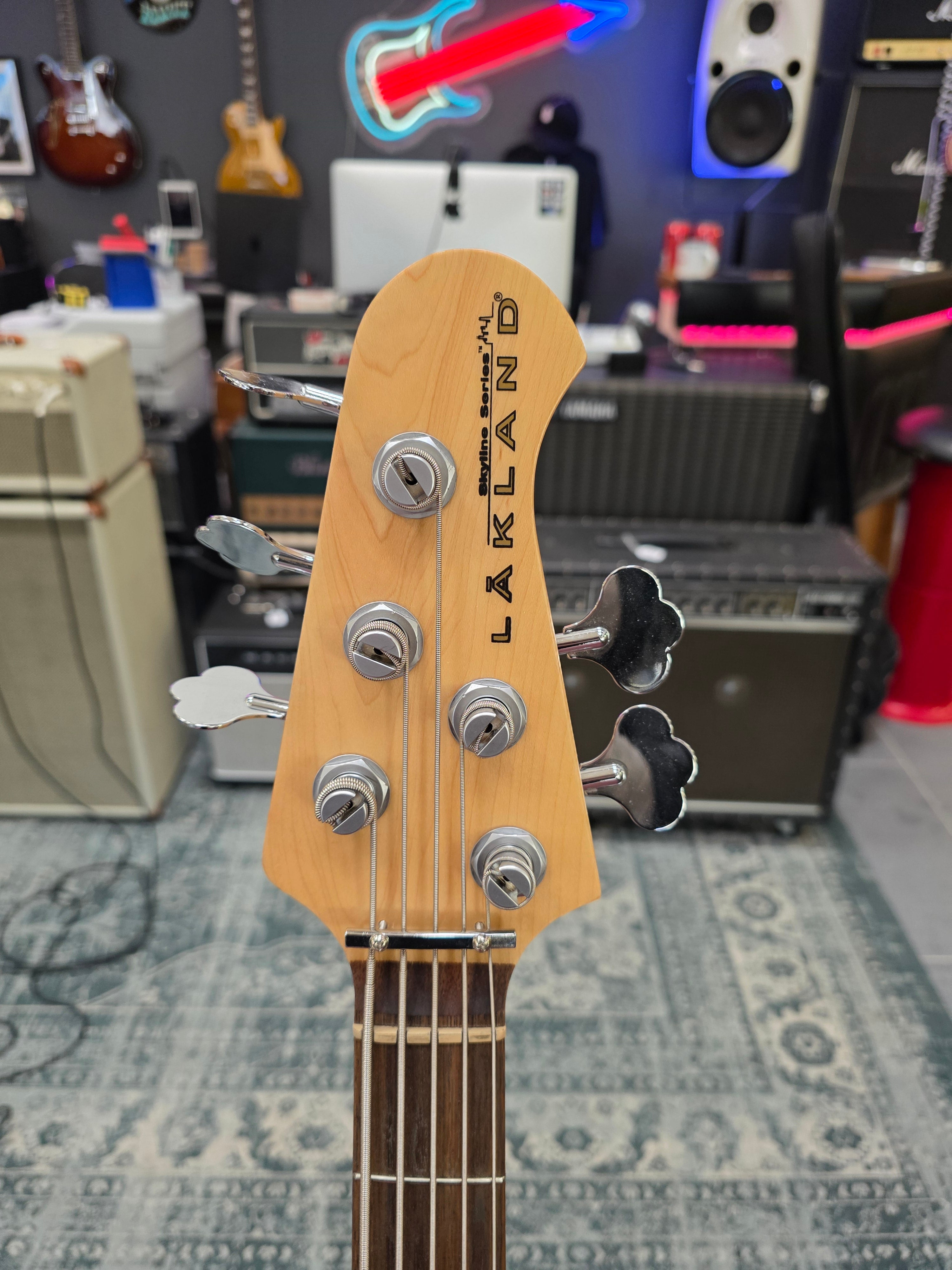 Lakland スカイライン 55-02 デラックス 5弦ベース – Tonefest Guitar 