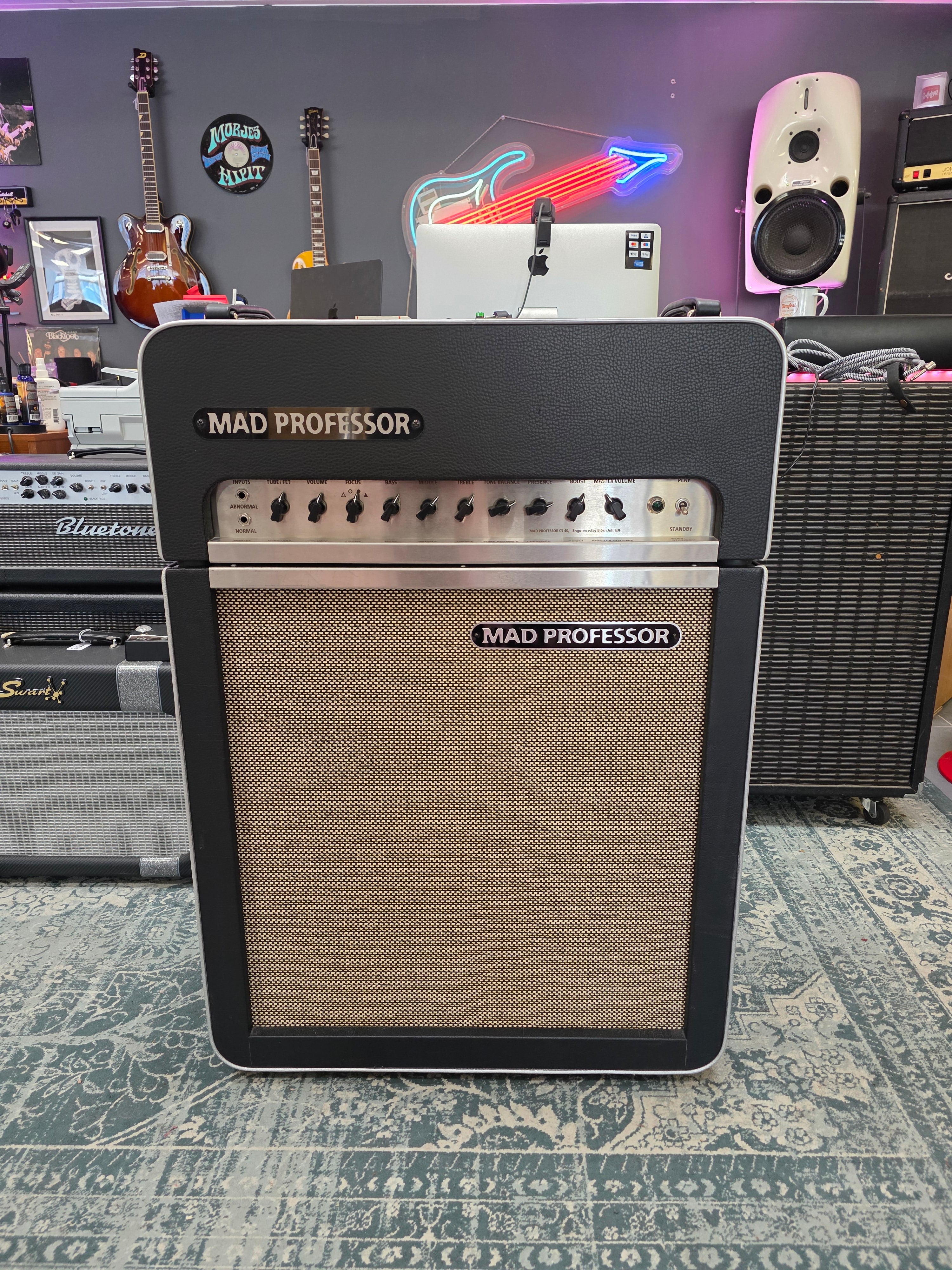 Mad Professor CS40 2007 con gabinete 2x12" Número de serie 068