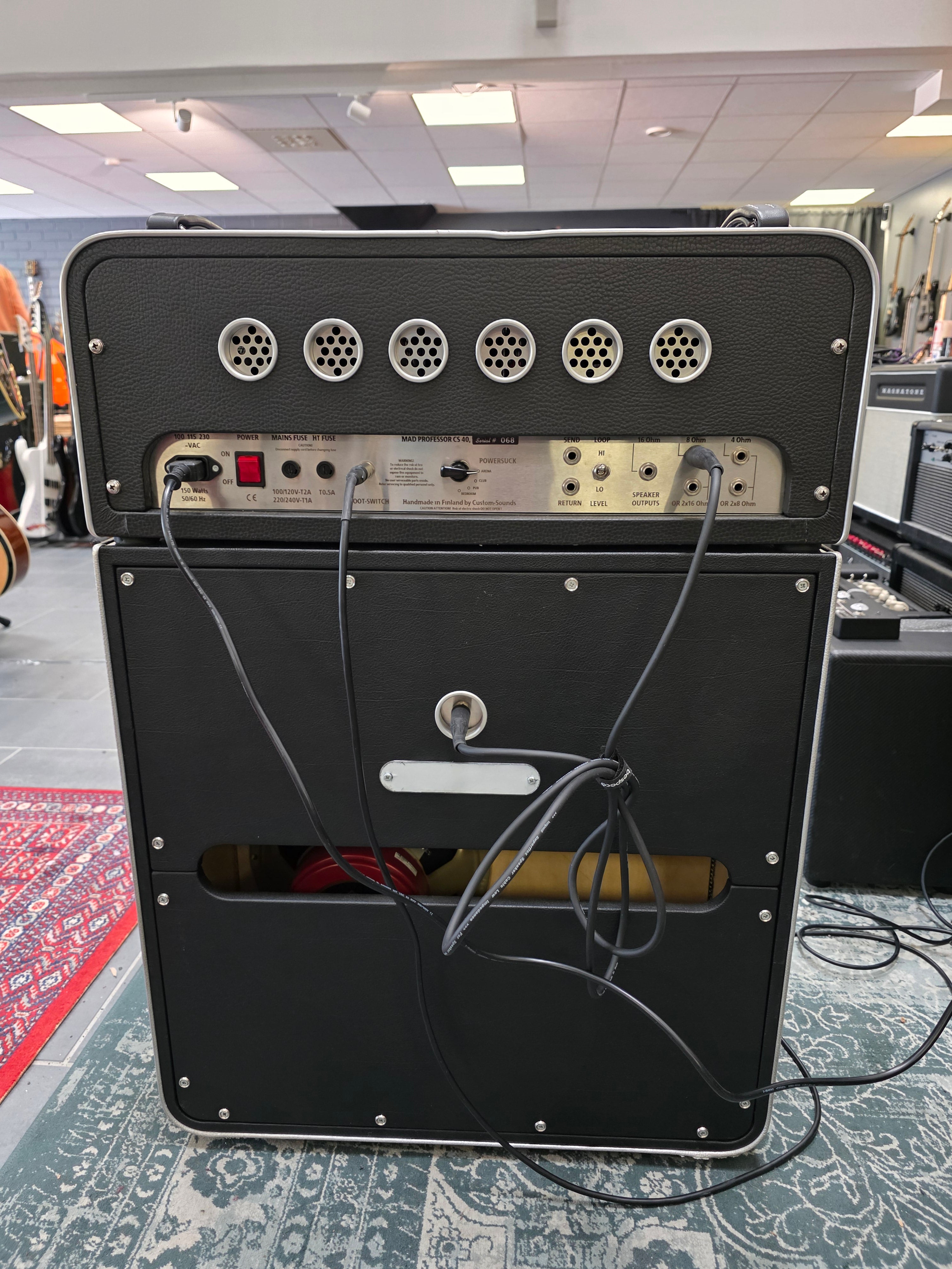 Mad Professor CS40 2007 con gabinete 2x12" Número de serie 068