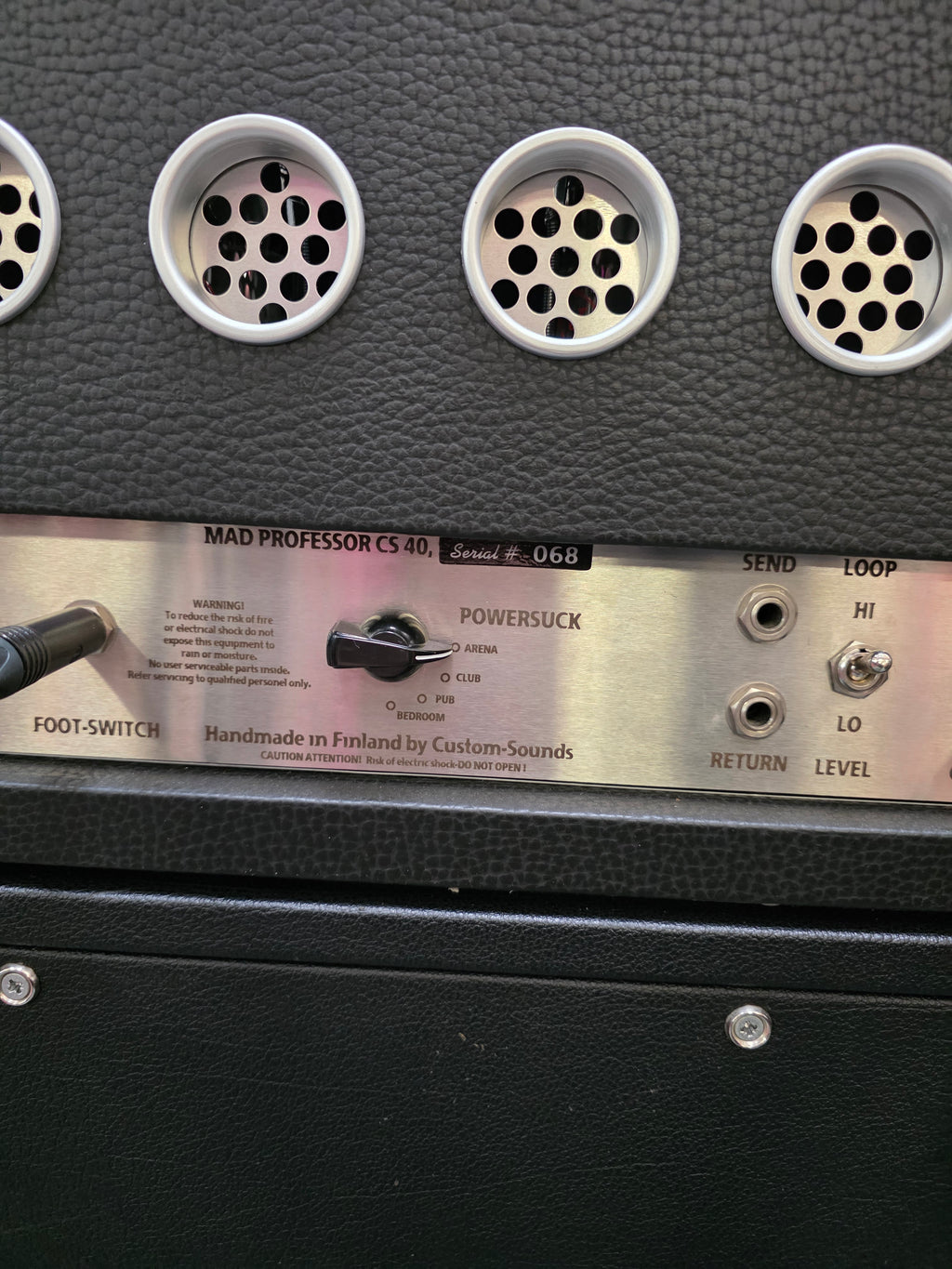 Mad Professor CS40 2007 con gabinete 2x12" Número de serie 068