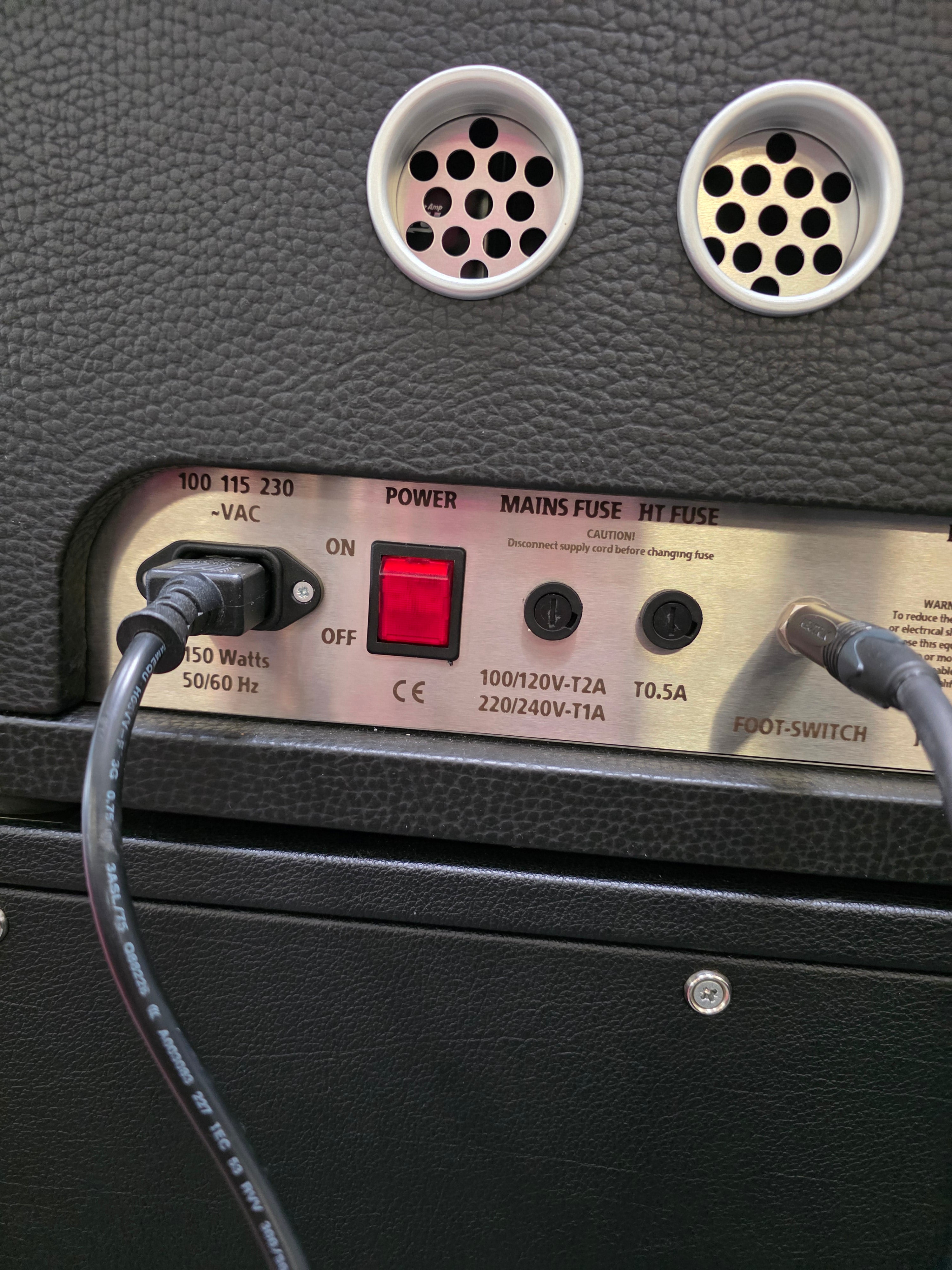 Mad Professor CS40 2007 con gabinete 2x12" Número de serie 068