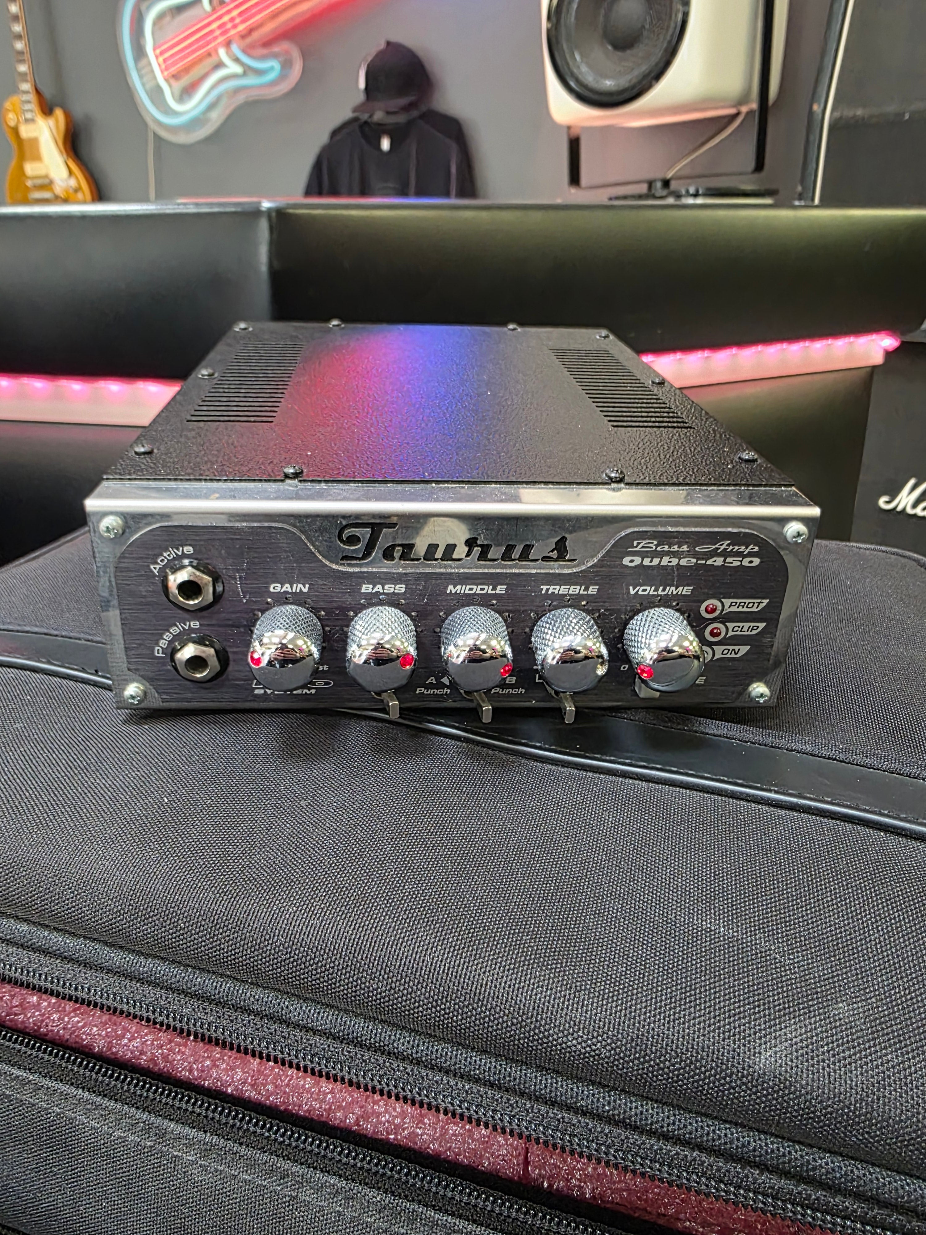 Taurus Qube-450ベースアンプ Taurus Cube 450 – Tonefest Guitar Gallery