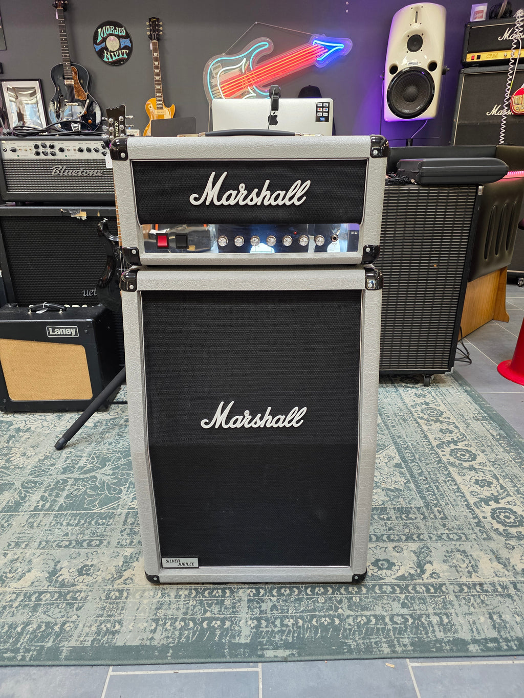 Marshall Studio Jubilee 2525H "Silver Jubilee" 20-Watt Guitar Amp Head w/ Marshall 2536A Silver Jubilee 2x12"