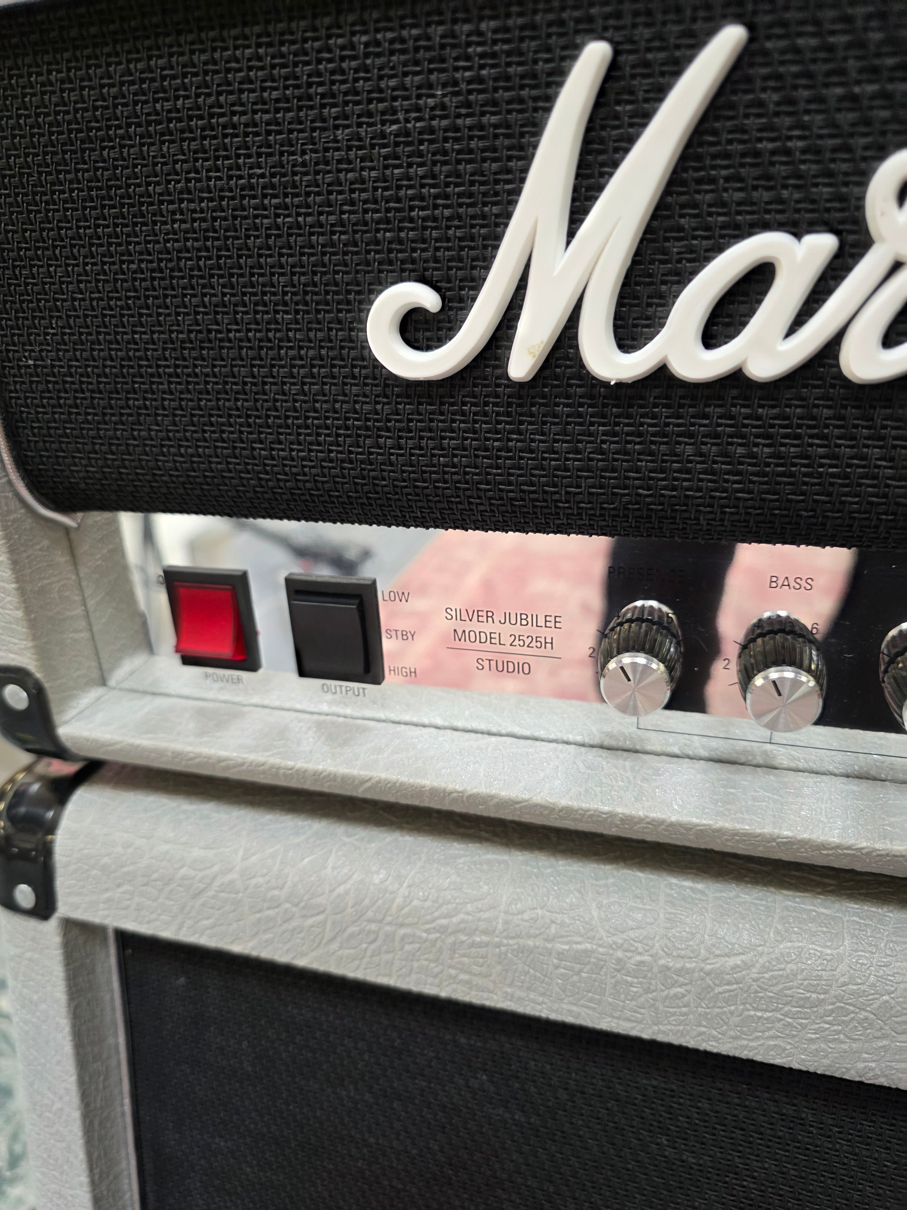 Marshall Studio Jubilee 2525H "Silver Jubilee" 20-Watt Guitar Amp Head w/ Marshall 2536A Silver Jubilee 2x12"