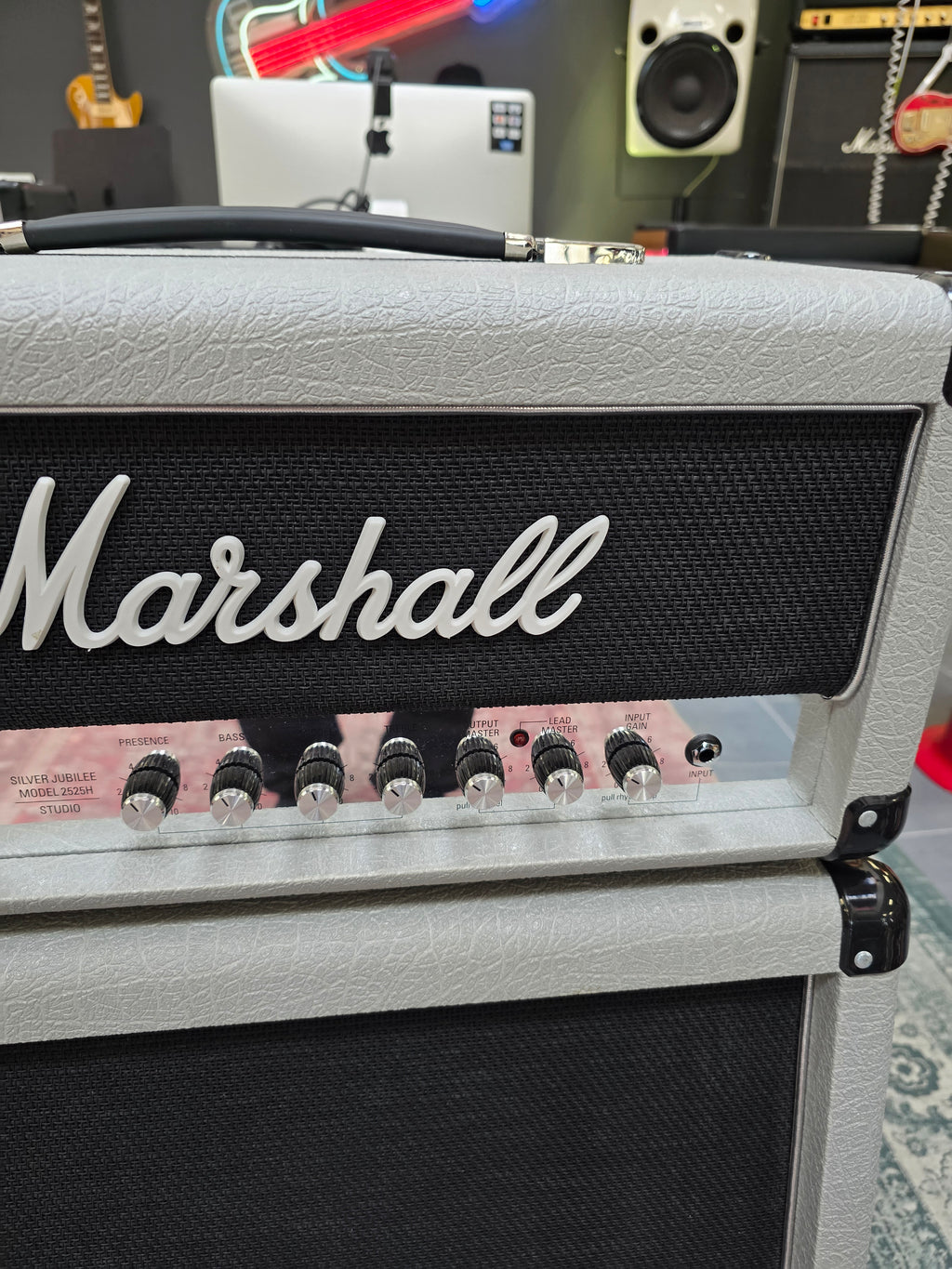 Marshall Studio Jubilee 2525H "Silver Jubilee" 20-Watt Guitar Amp Head w/ Marshall 2536A Silver Jubilee 2x12"