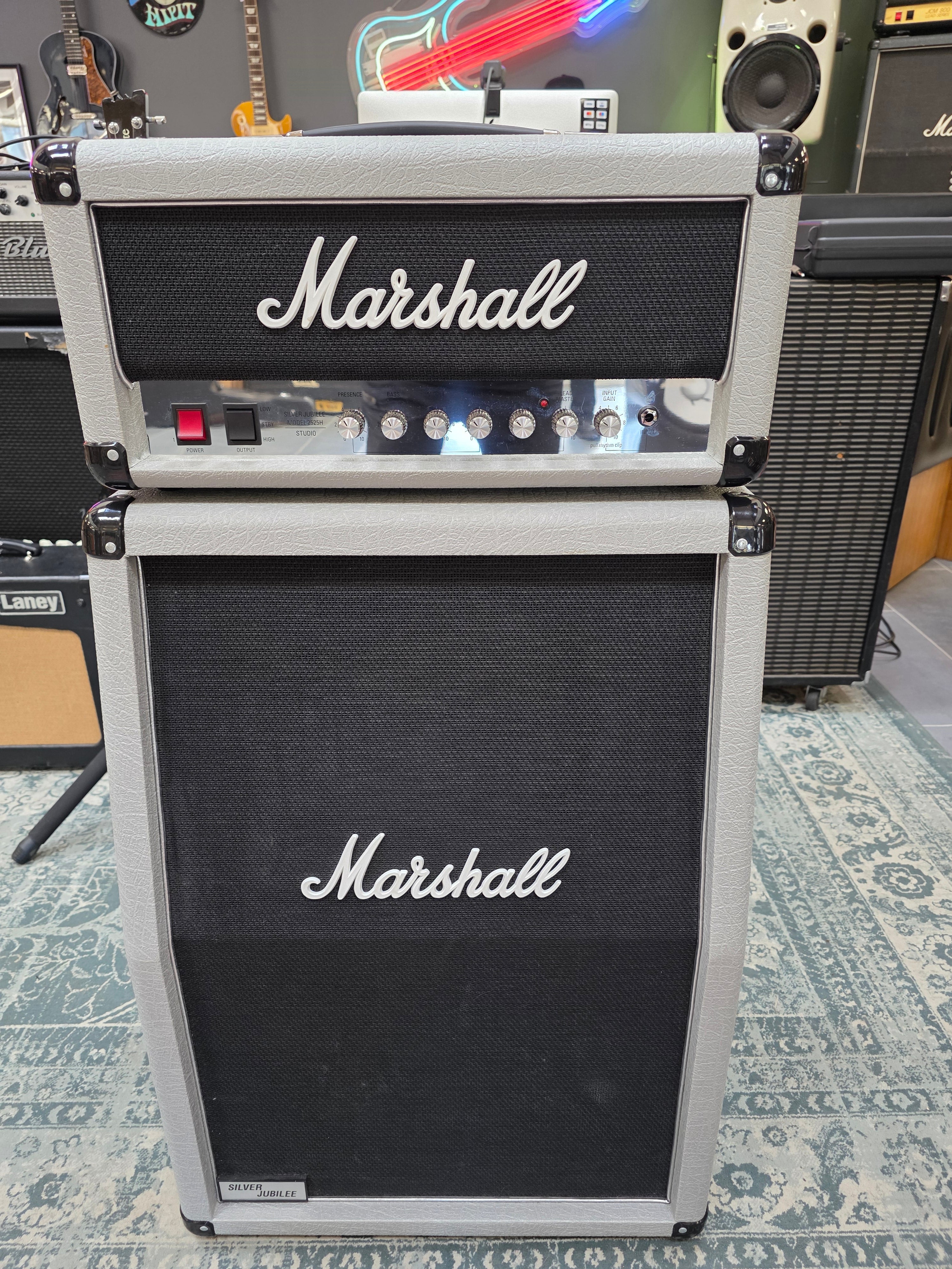 Marshall Studio Jubilee 2525H "Silver Jubilee" 20-Watt Guitar Amp Head w/ Marshall 2536A Silver Jubilee 2x12"