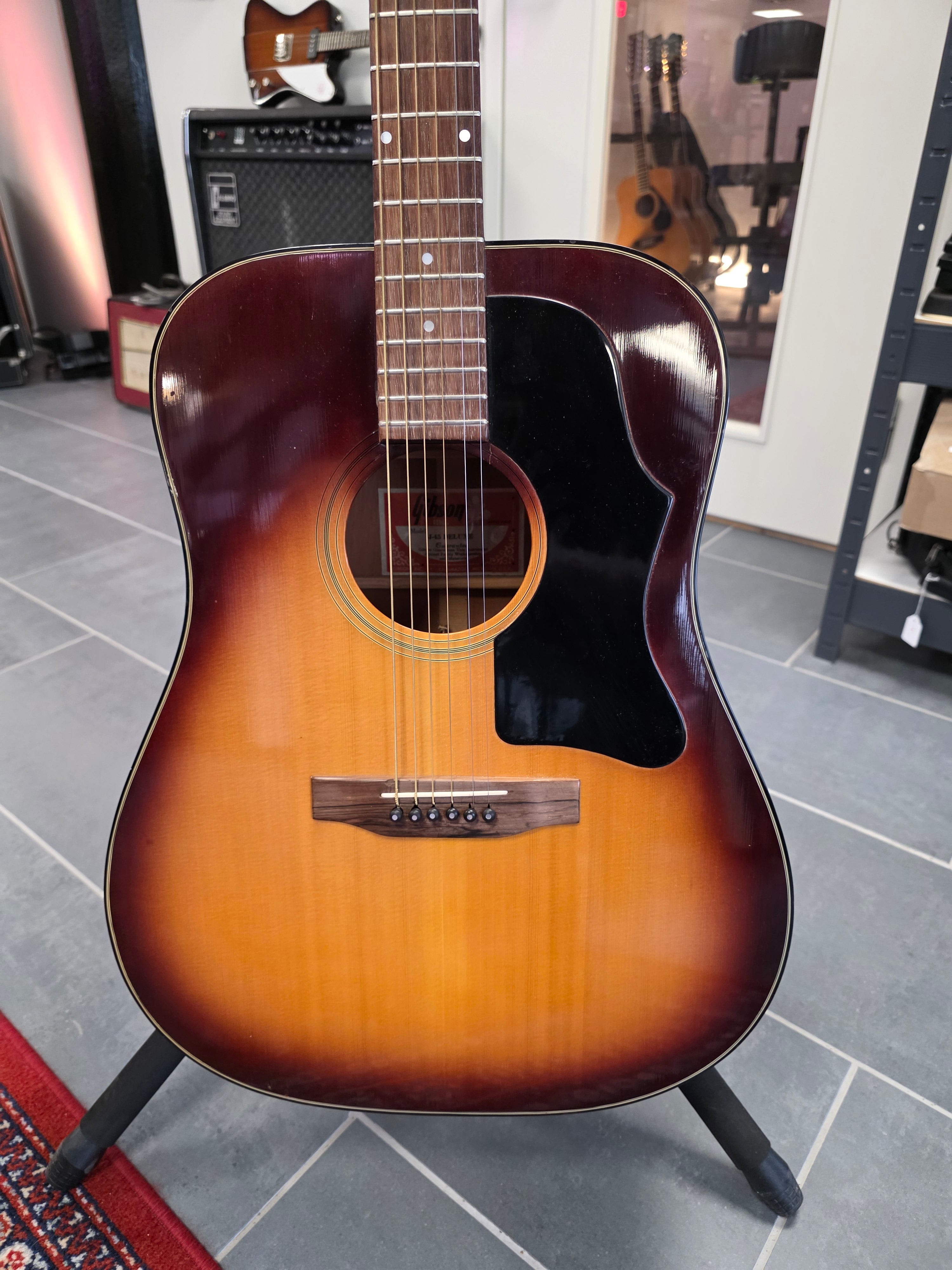 Gibson J-45 Deluxe 1974