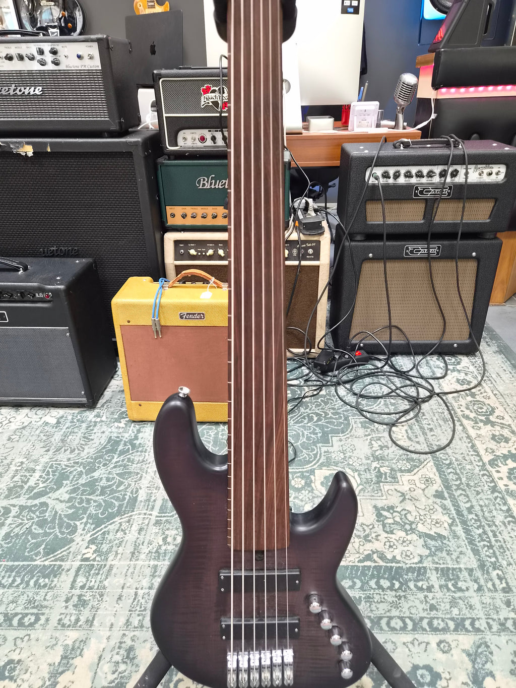 Maruszczyk Elwood L61-24 Fretless Blackburst Matte