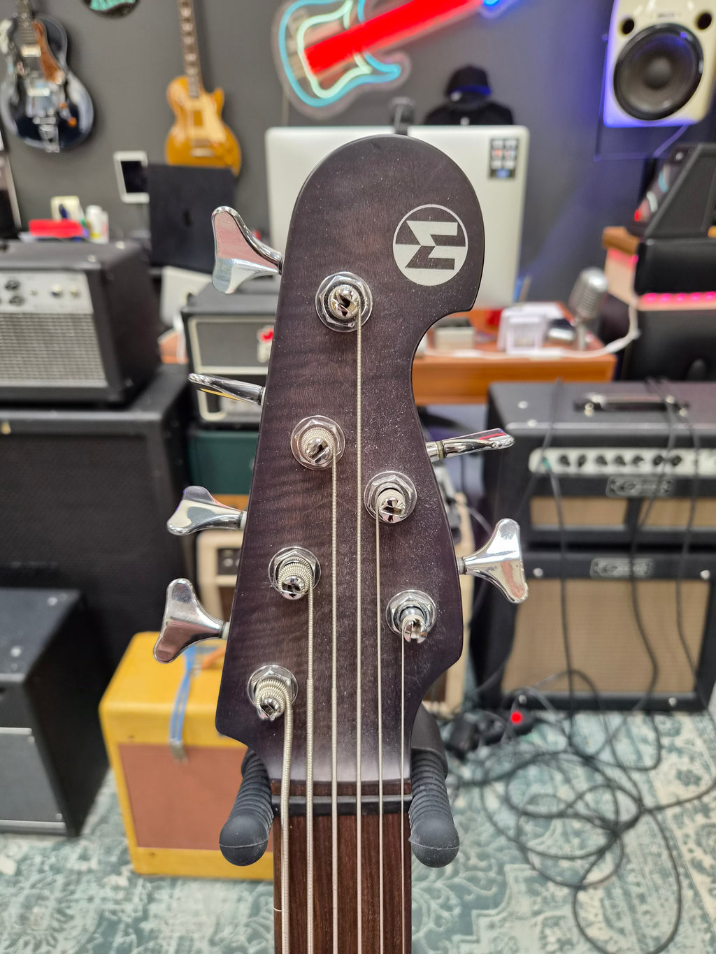 Maruszczyk Elwood L61-24 Fretless Blackburst Matte