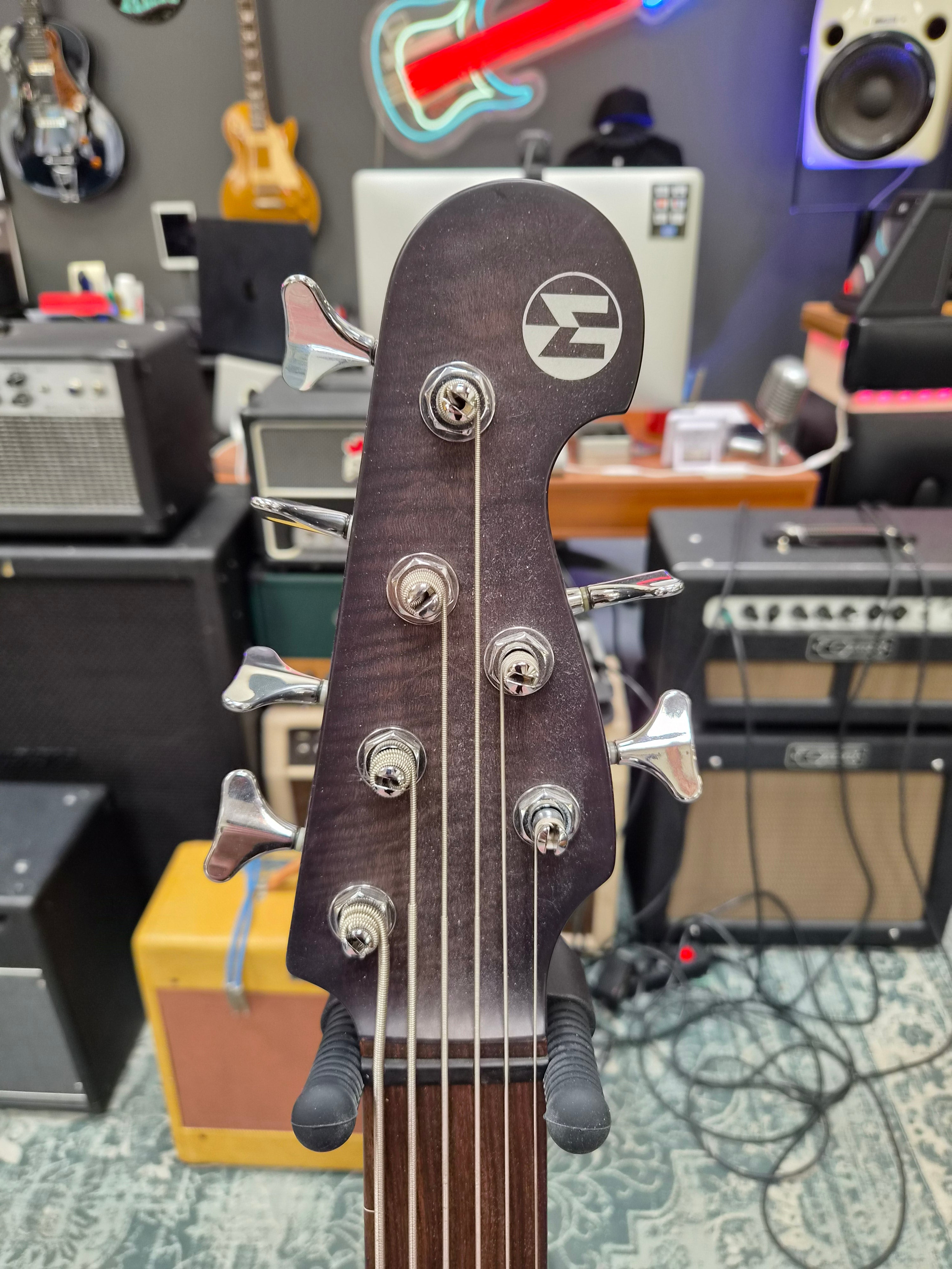 Maruszczyk Elwood L61-24 Fretless Blackburst Matte