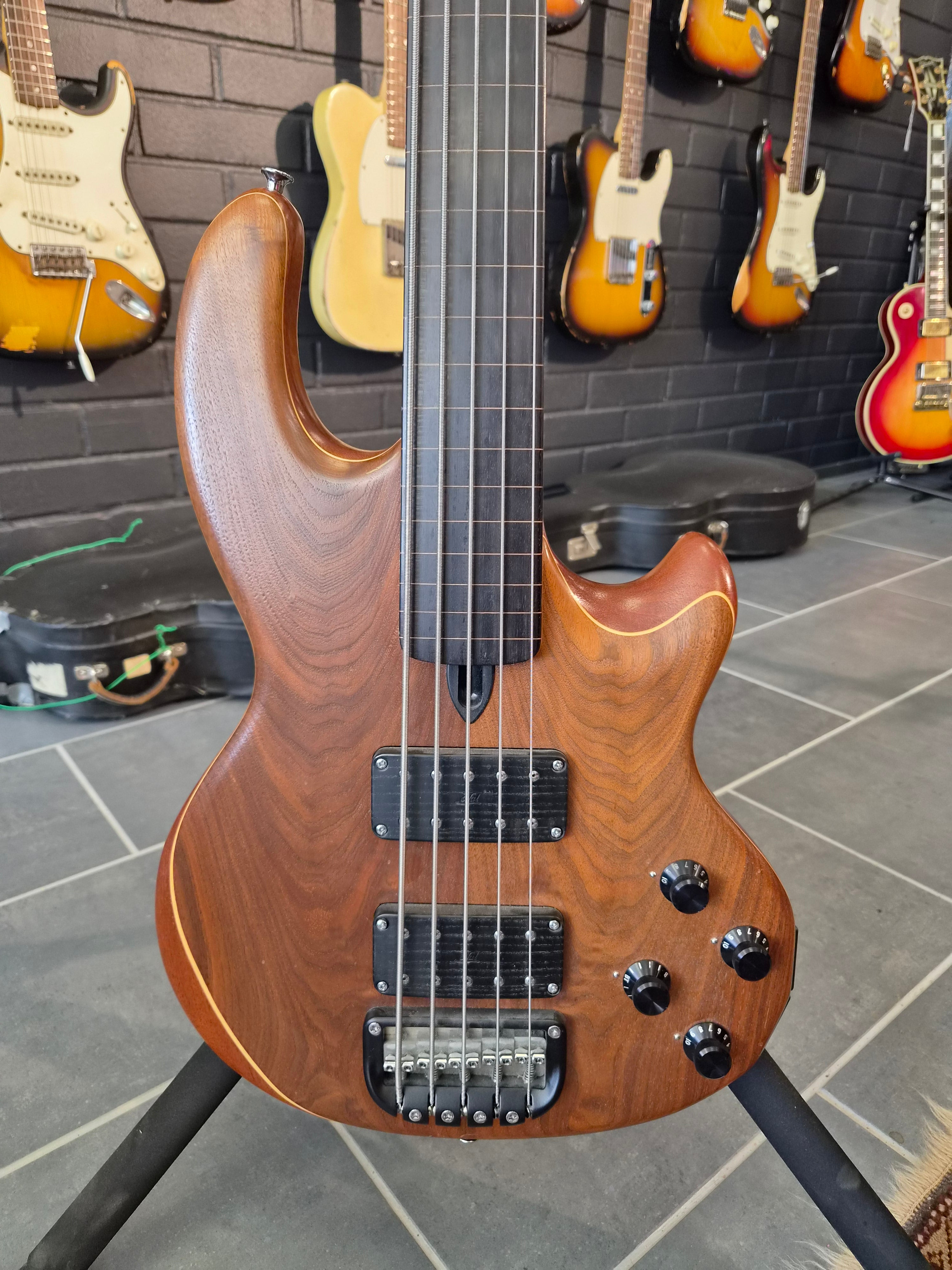Wal MkII Fretless Bass 5-string 1989