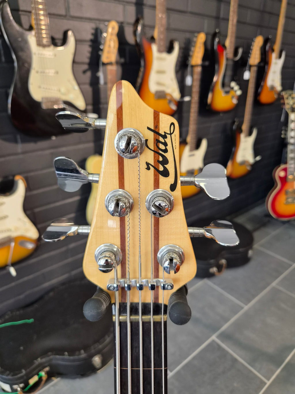 Wal MkII Fretless Bass 5-string 1989