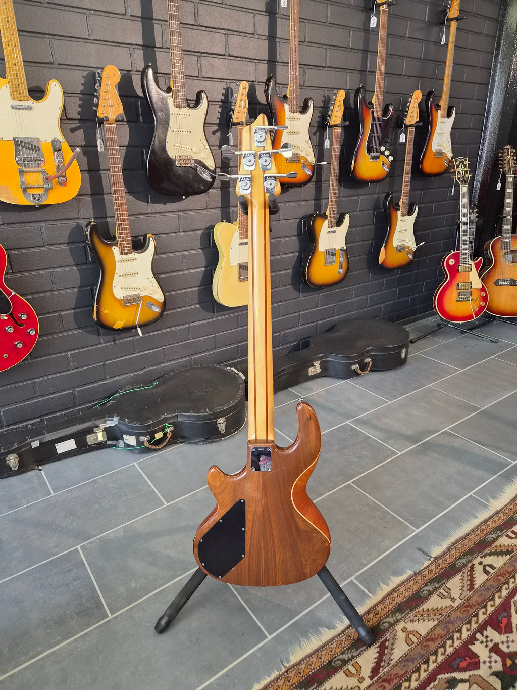 Wal MkII Fretless Bass 5-string 1989