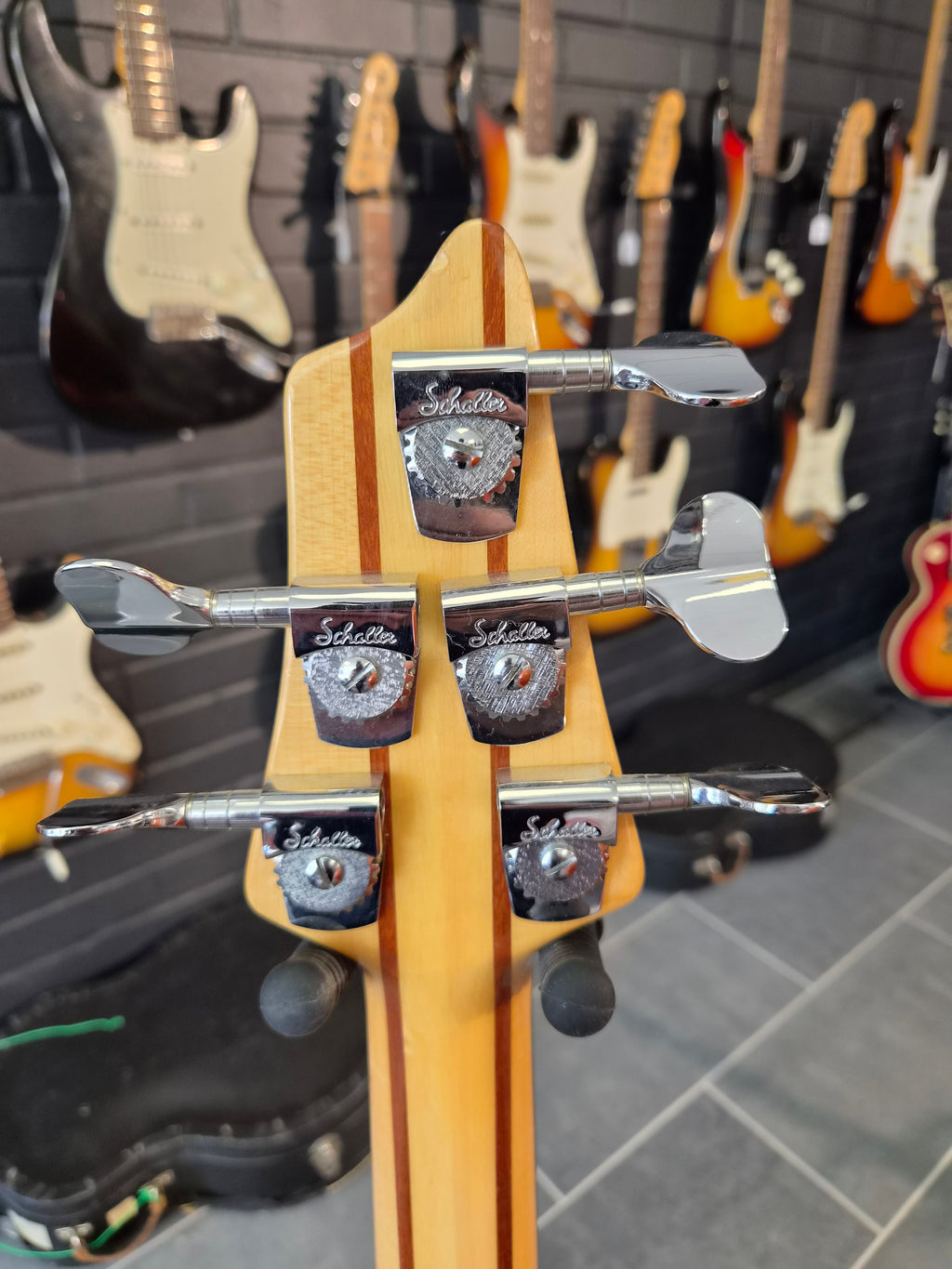 Wal MkII Fretless Bass 5-string 1989