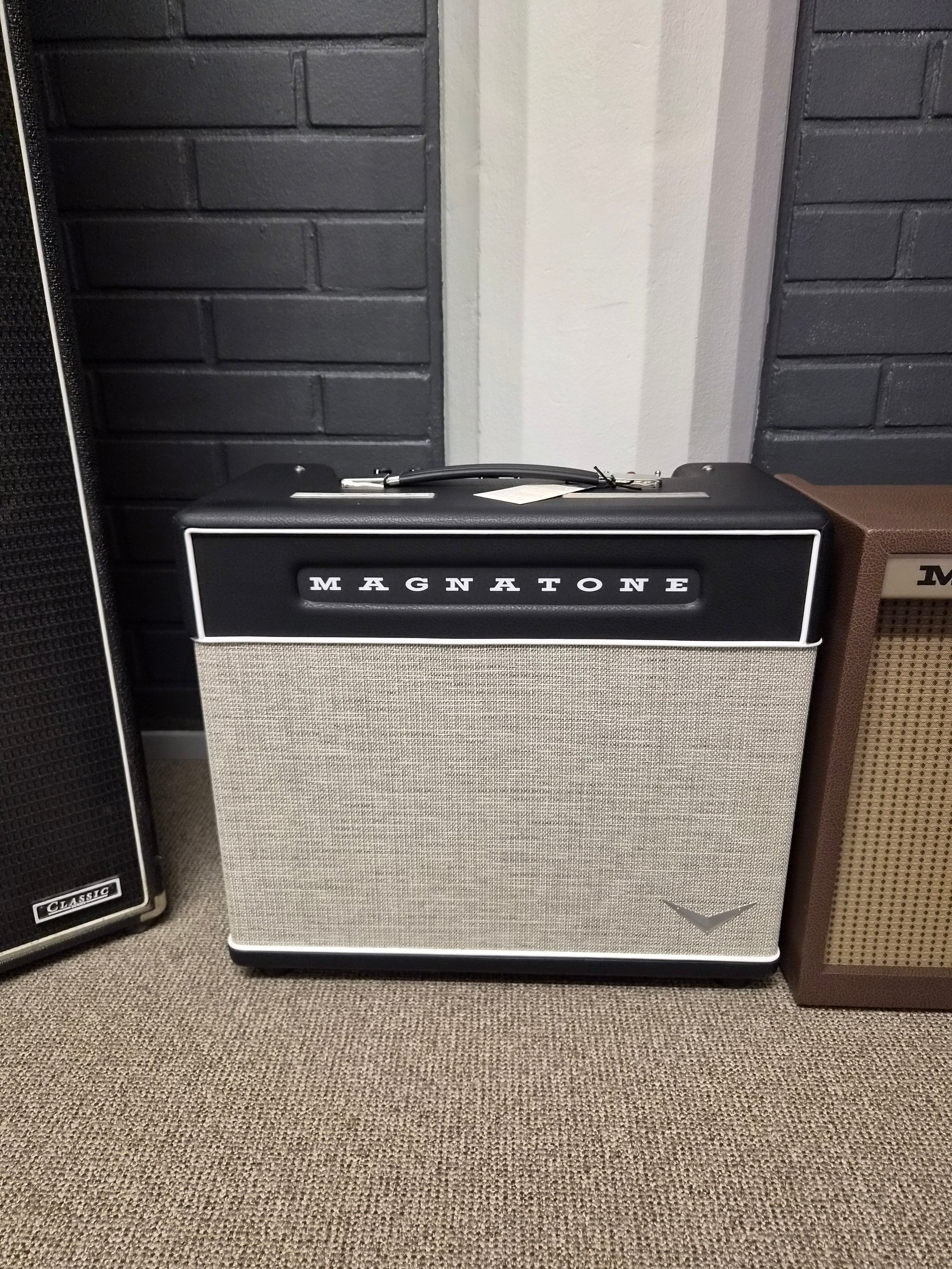 Magnatone Super Fifteen 12" Combo Black