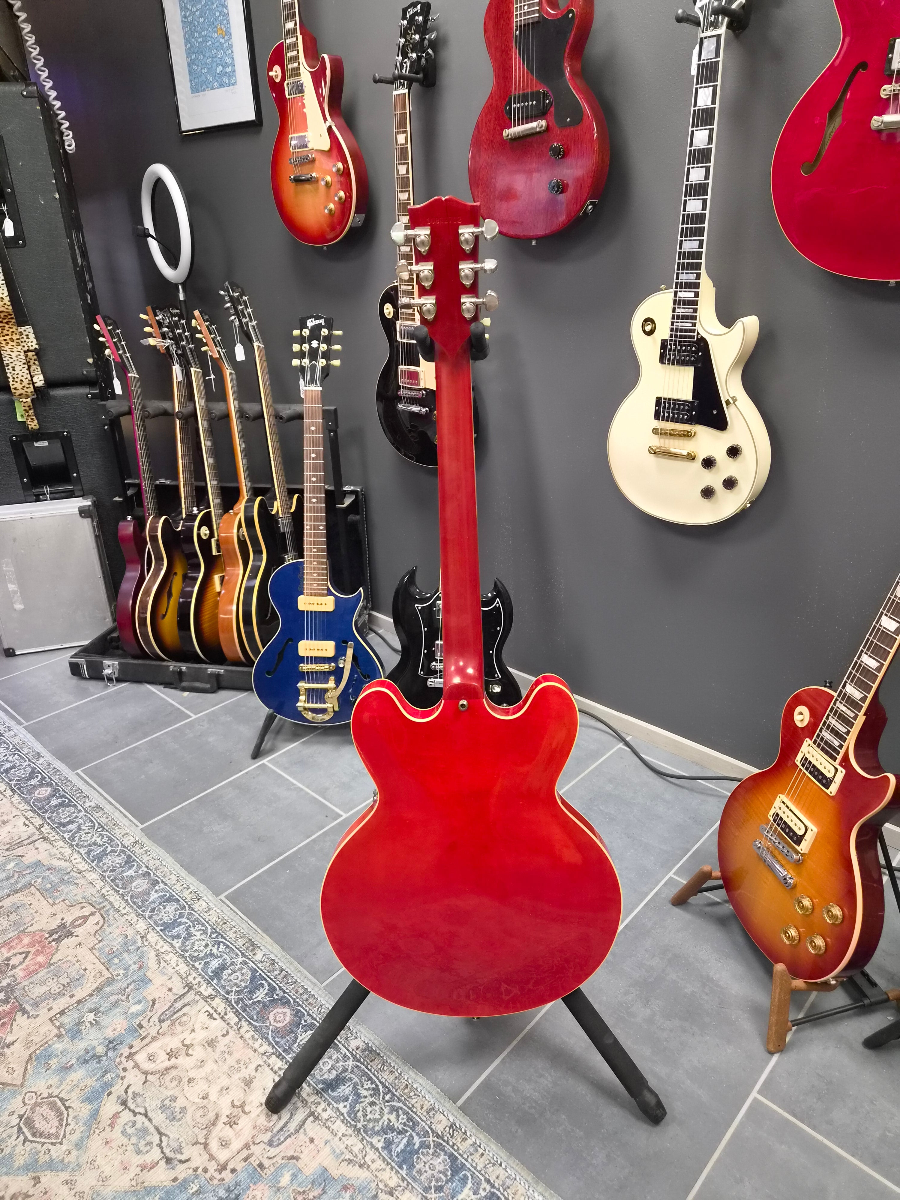 Gibson ES-335 Dot 2012 w/ Bigsby & Vibramate