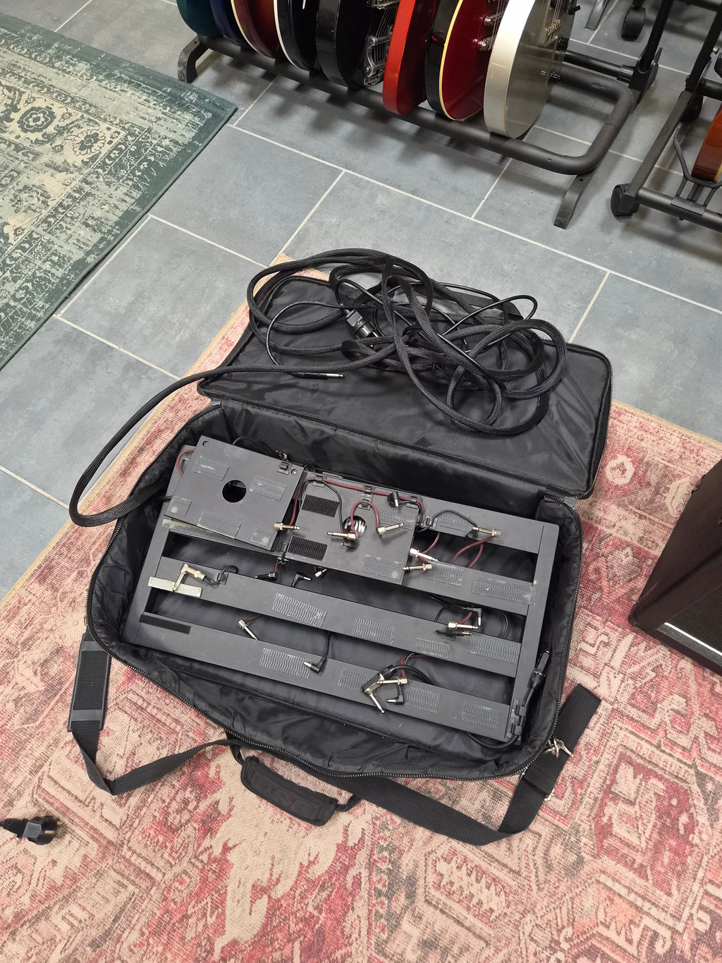 Pedaltrain Classic 60x40 cm w/ tote bag and Voodoo Lab Pedal Power 2 Plus