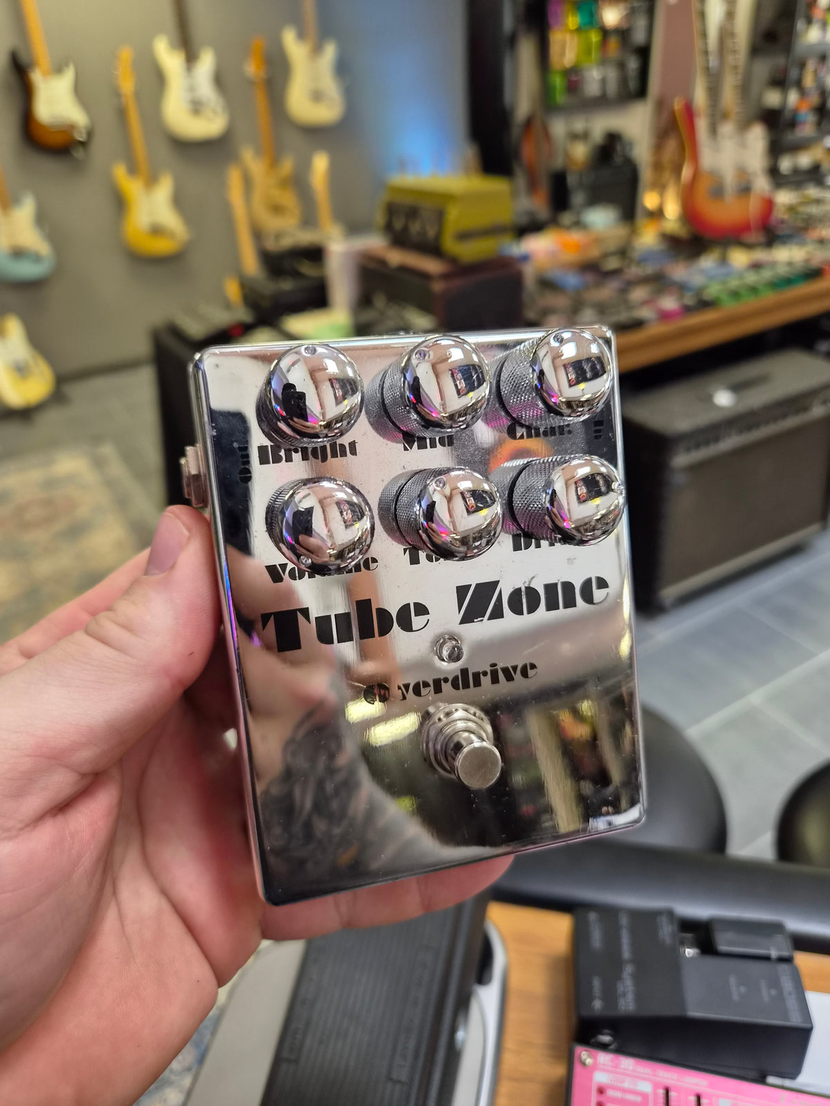 tube zone pedal MI Audio V3 Overdrive Variante:Größe M/8 ⎥ Weiß ⎥ 144x Stk (=72 Paar) ⎥ 25% Rabatt guitar pedal enclosure metal The extremely flexible Tube kondensator