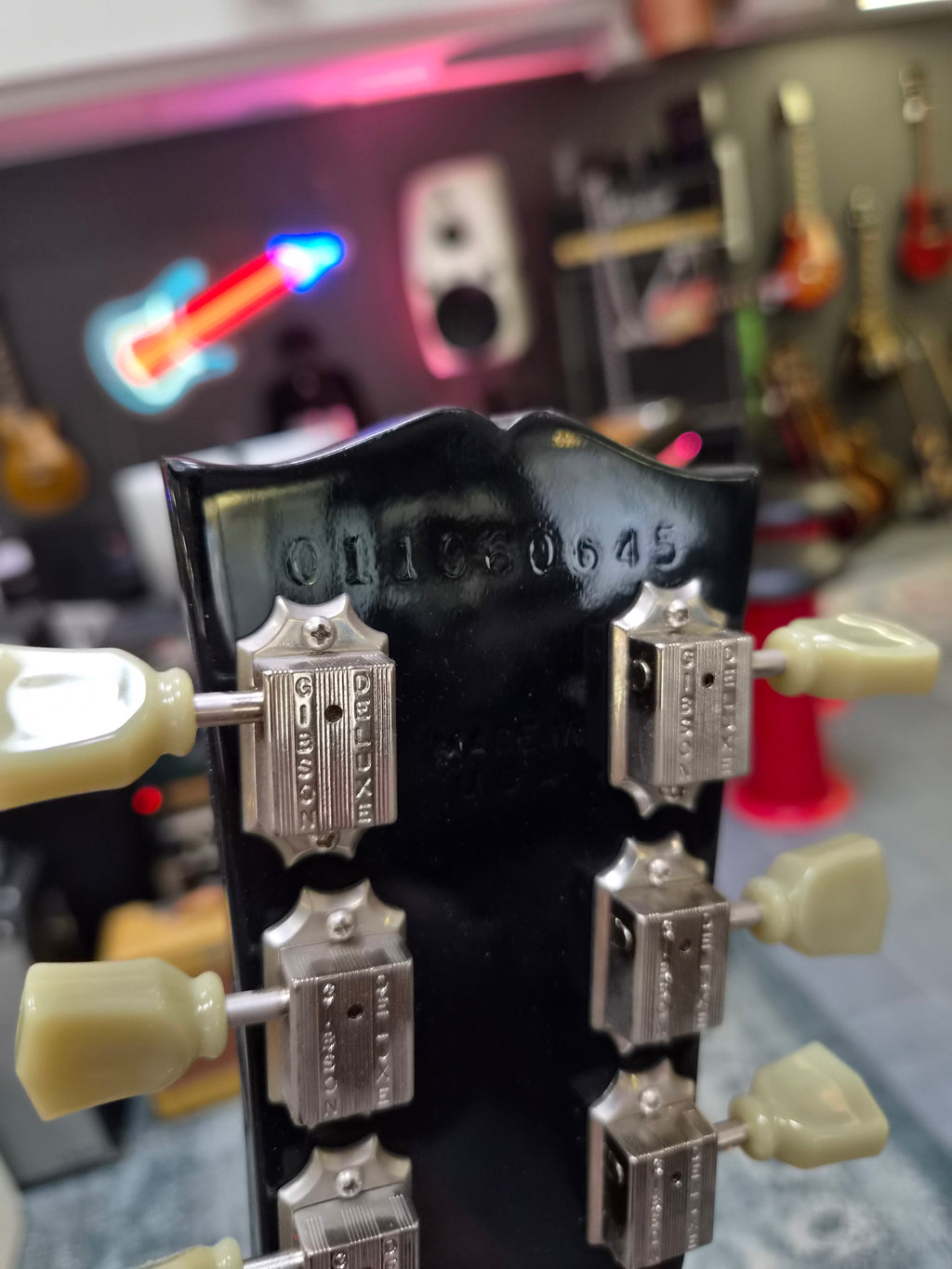 Gibson SG Standard w/ Vibrola and Middle Pickup 2006