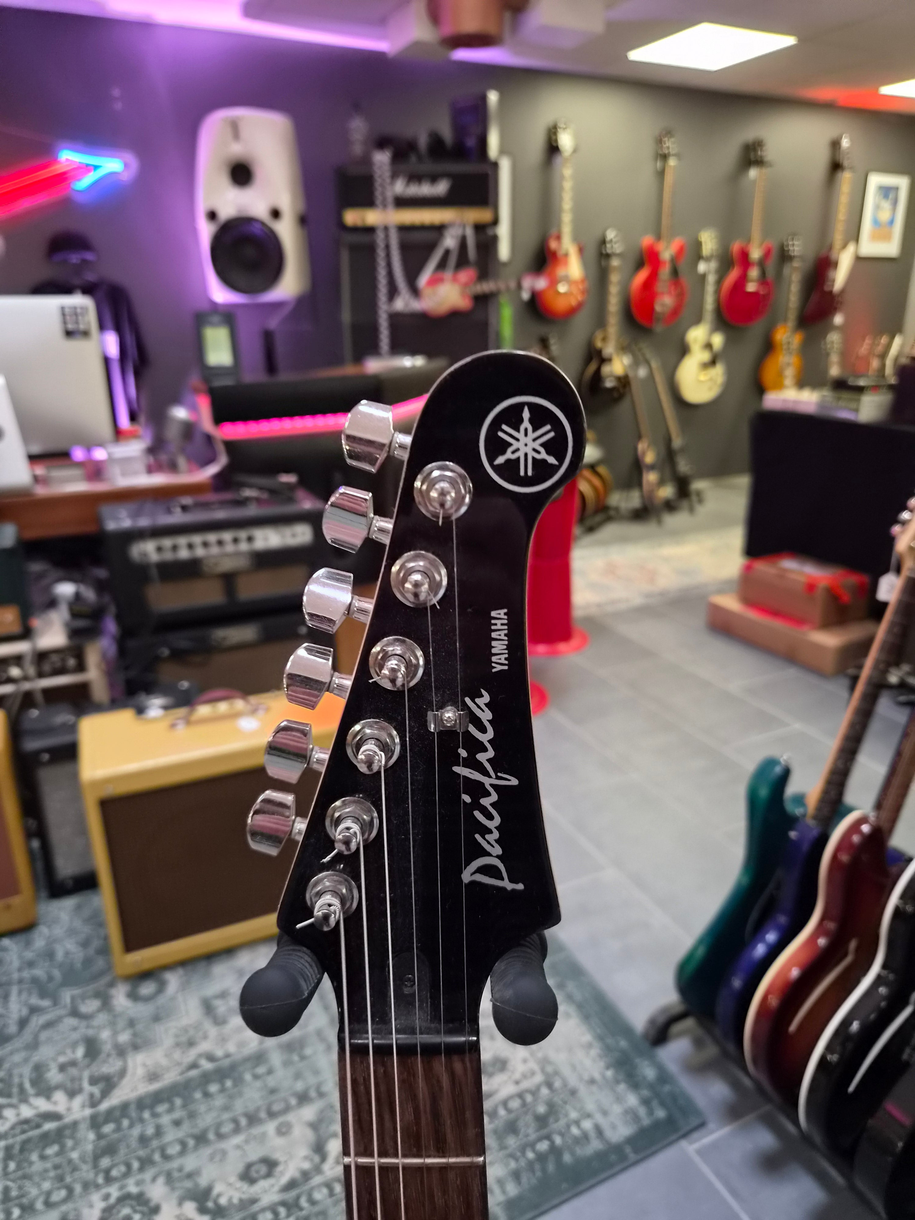 Yamaha Pacifica 212V FM TBL