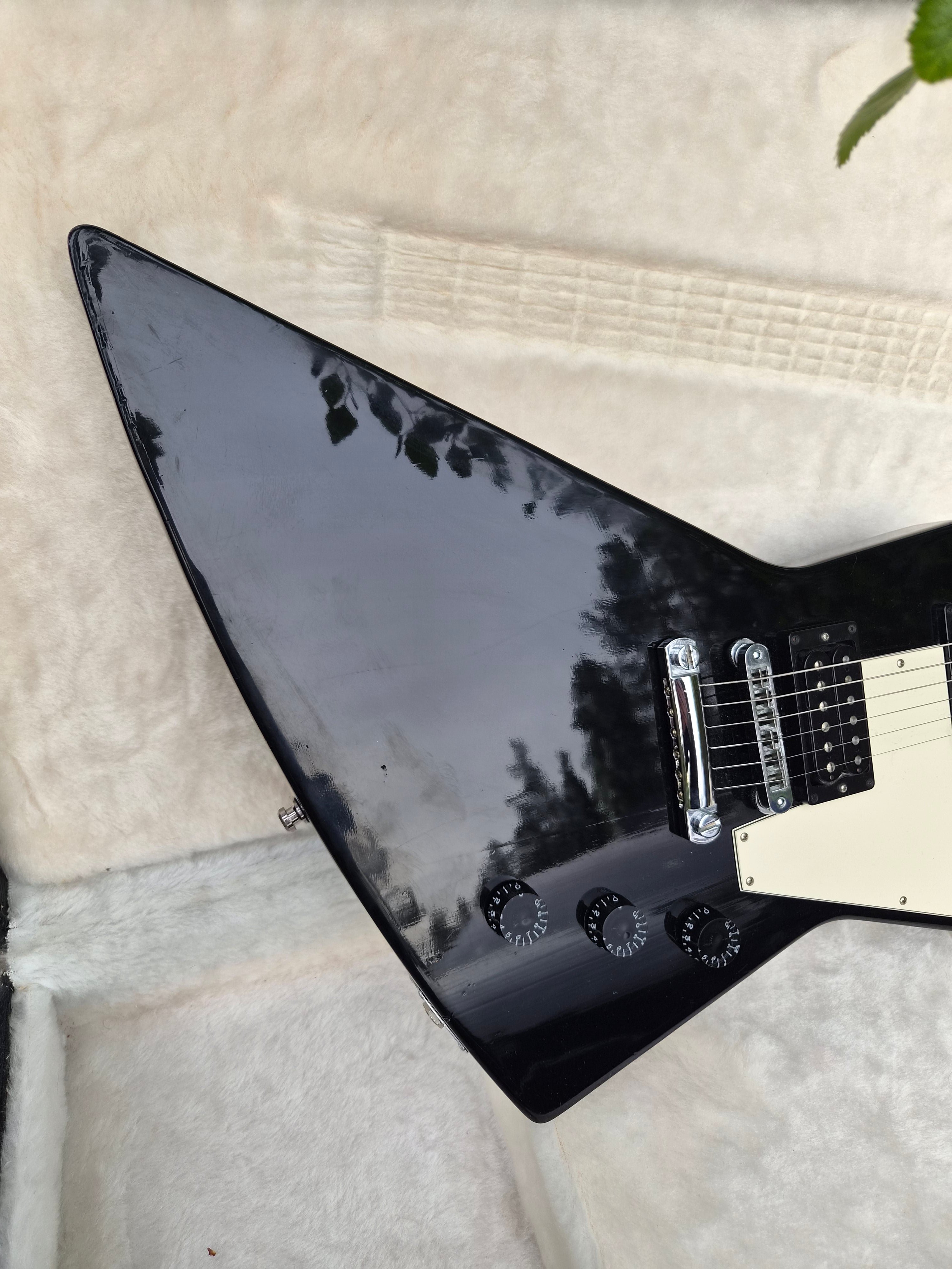 Gibson Explorer 76 Reissue 2008 Ebony – Tonefest Guitar Gallery