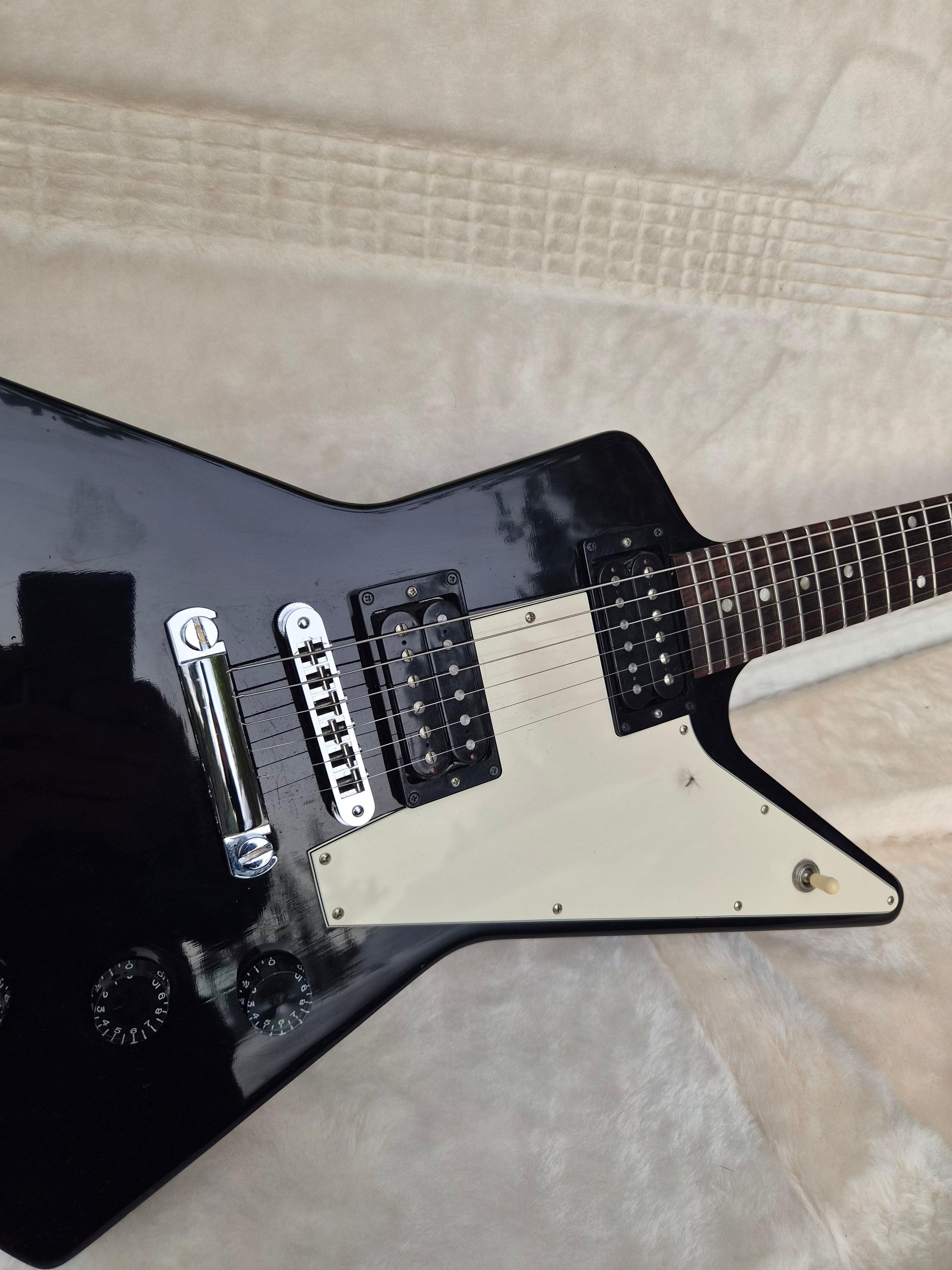 Gibson Explorer 76 Reissue 2008 Ebony – Tonefest Guitar Gallery